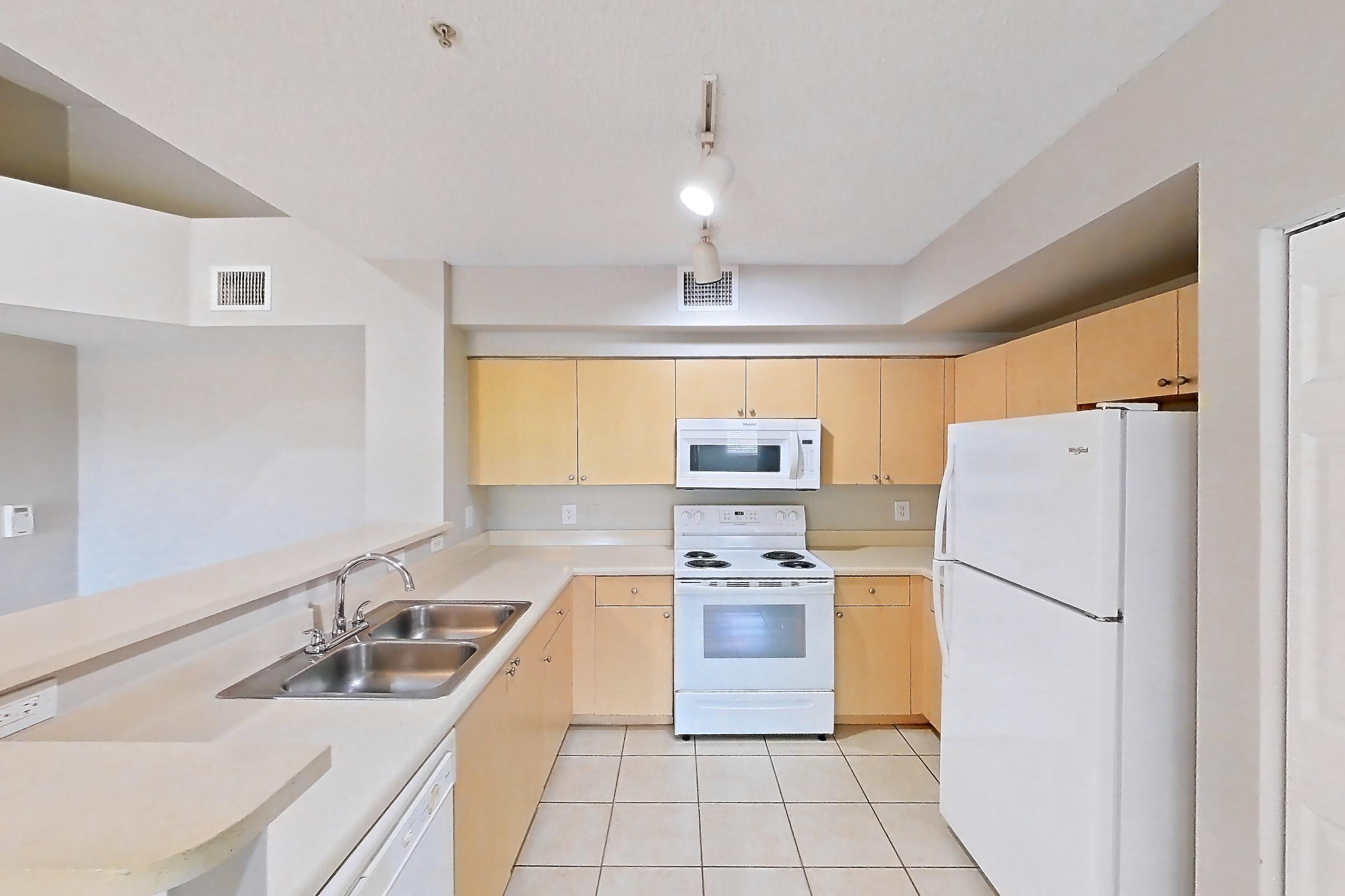 KITCHEN ENTRYWAY