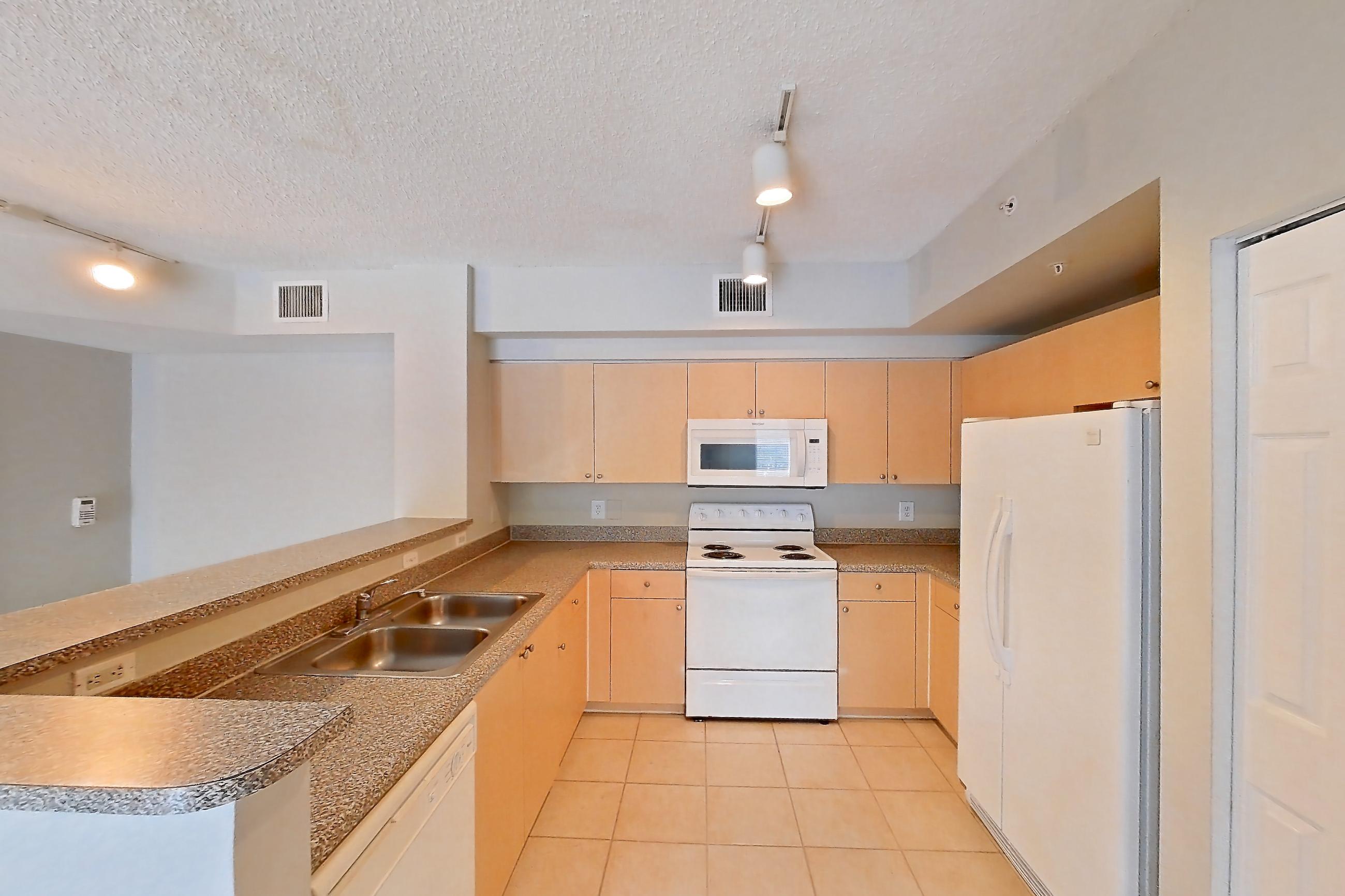 KITCHEN ENTRYWAY