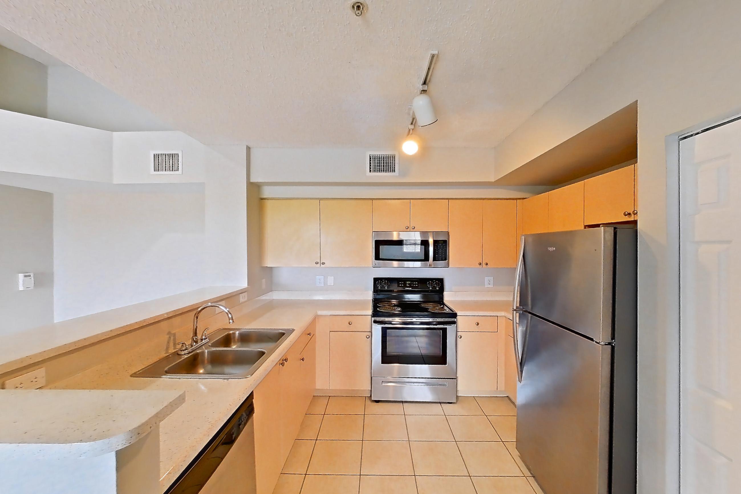 KITCHEN ENTRYWAY