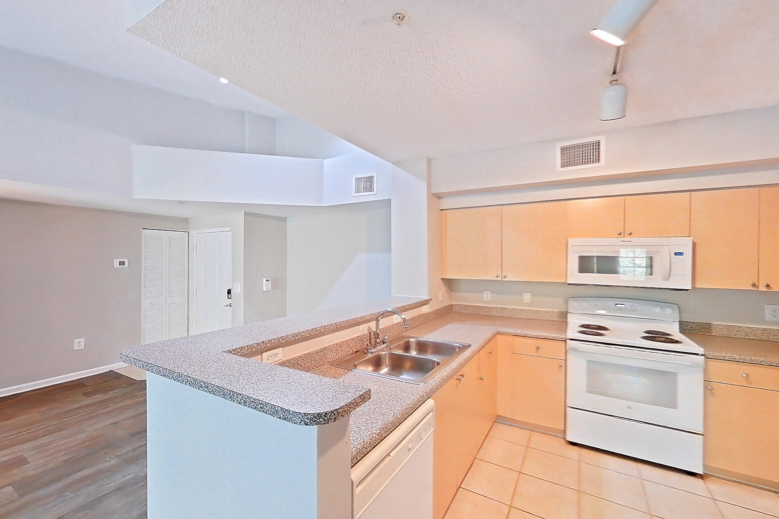 KITCHEN ENTRYWAY