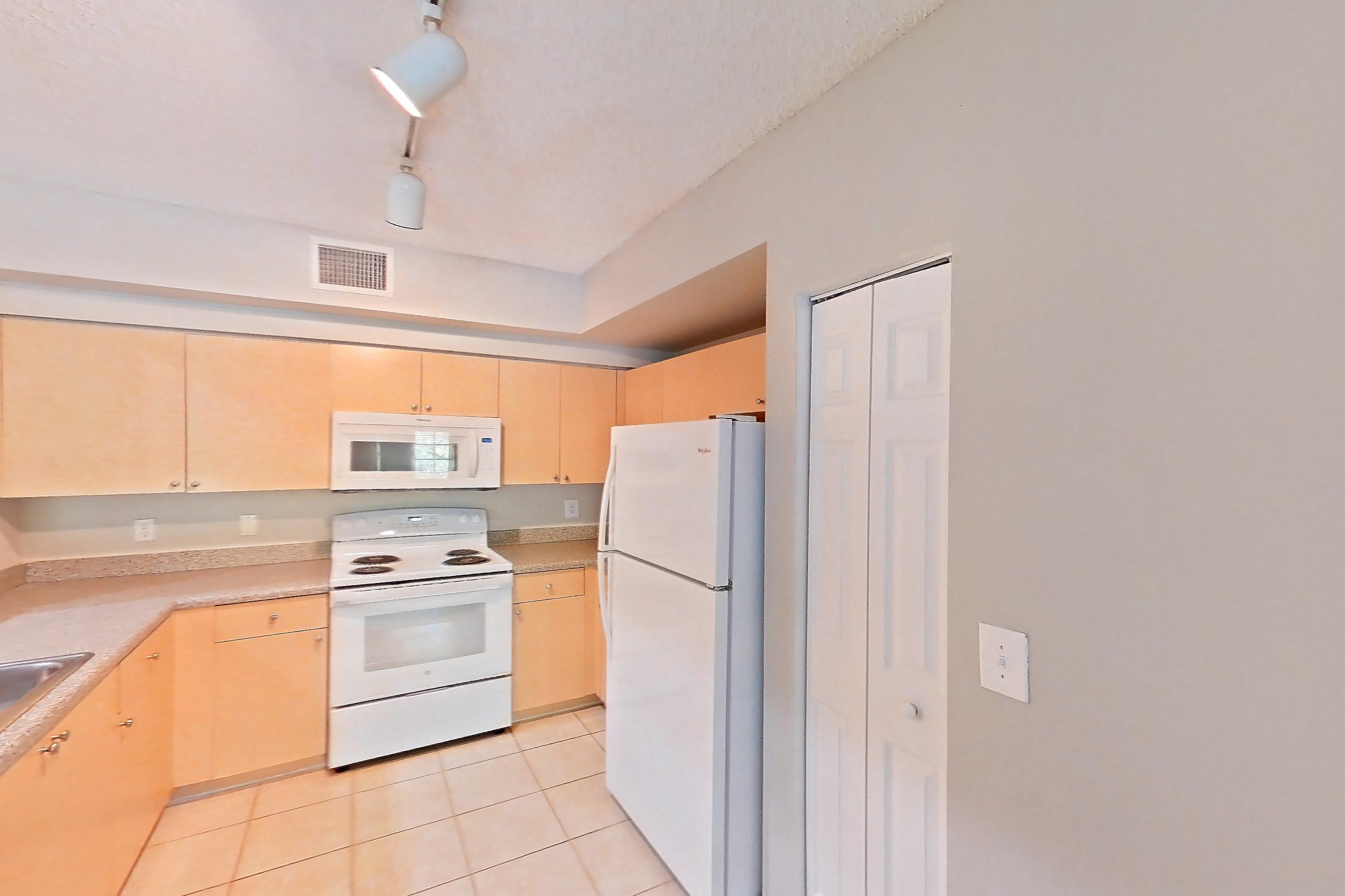 KITCHEN ENTRYWAY