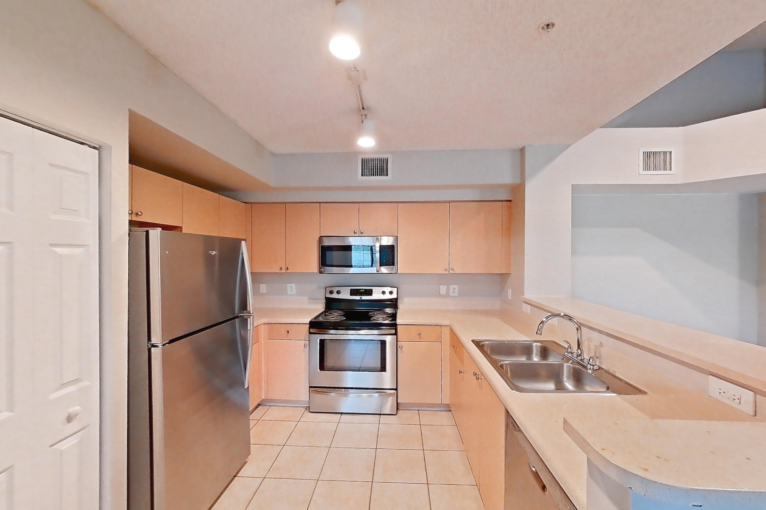 KITCHEN ENTRYWAY
