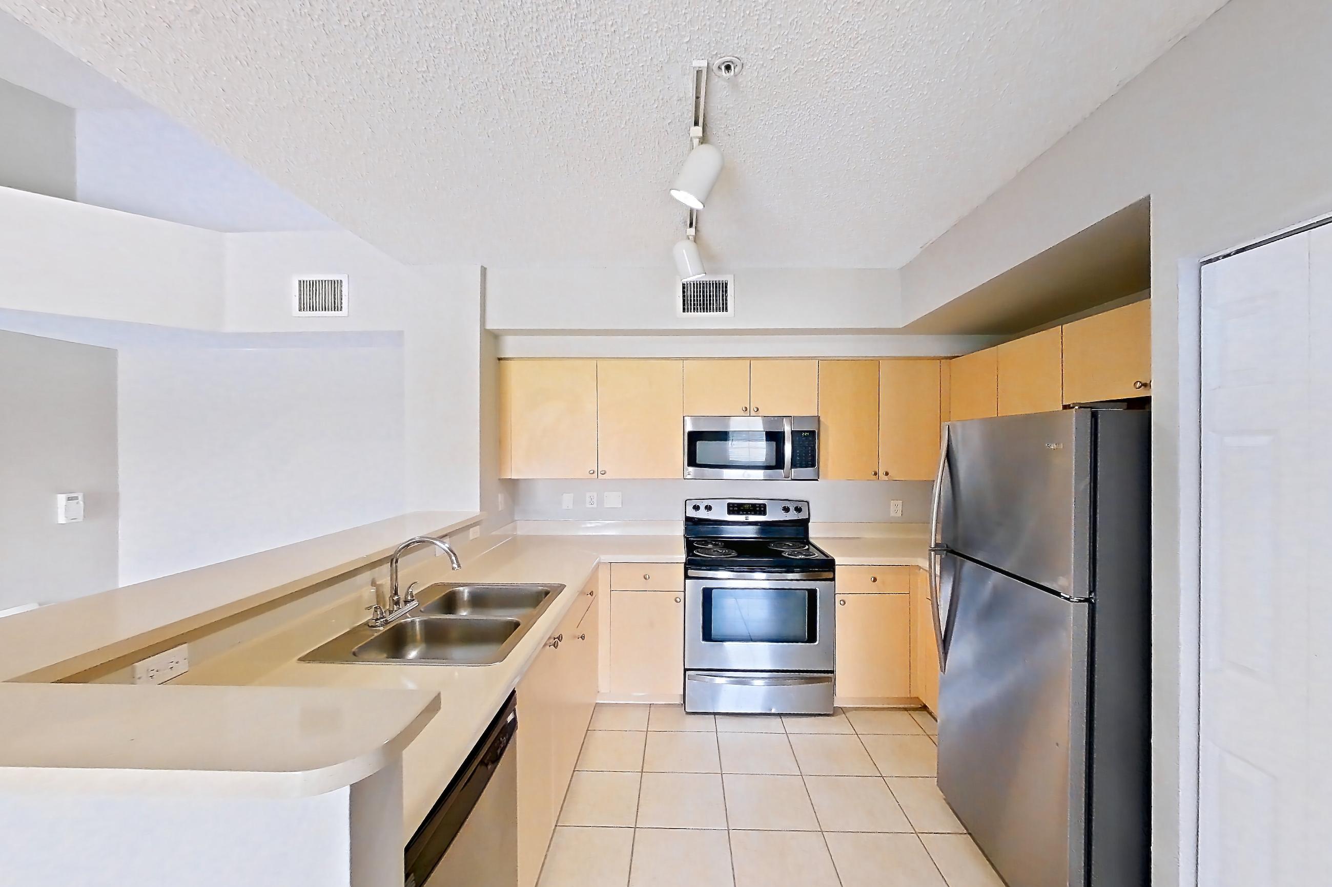 KITCHEN ENTRYWAY