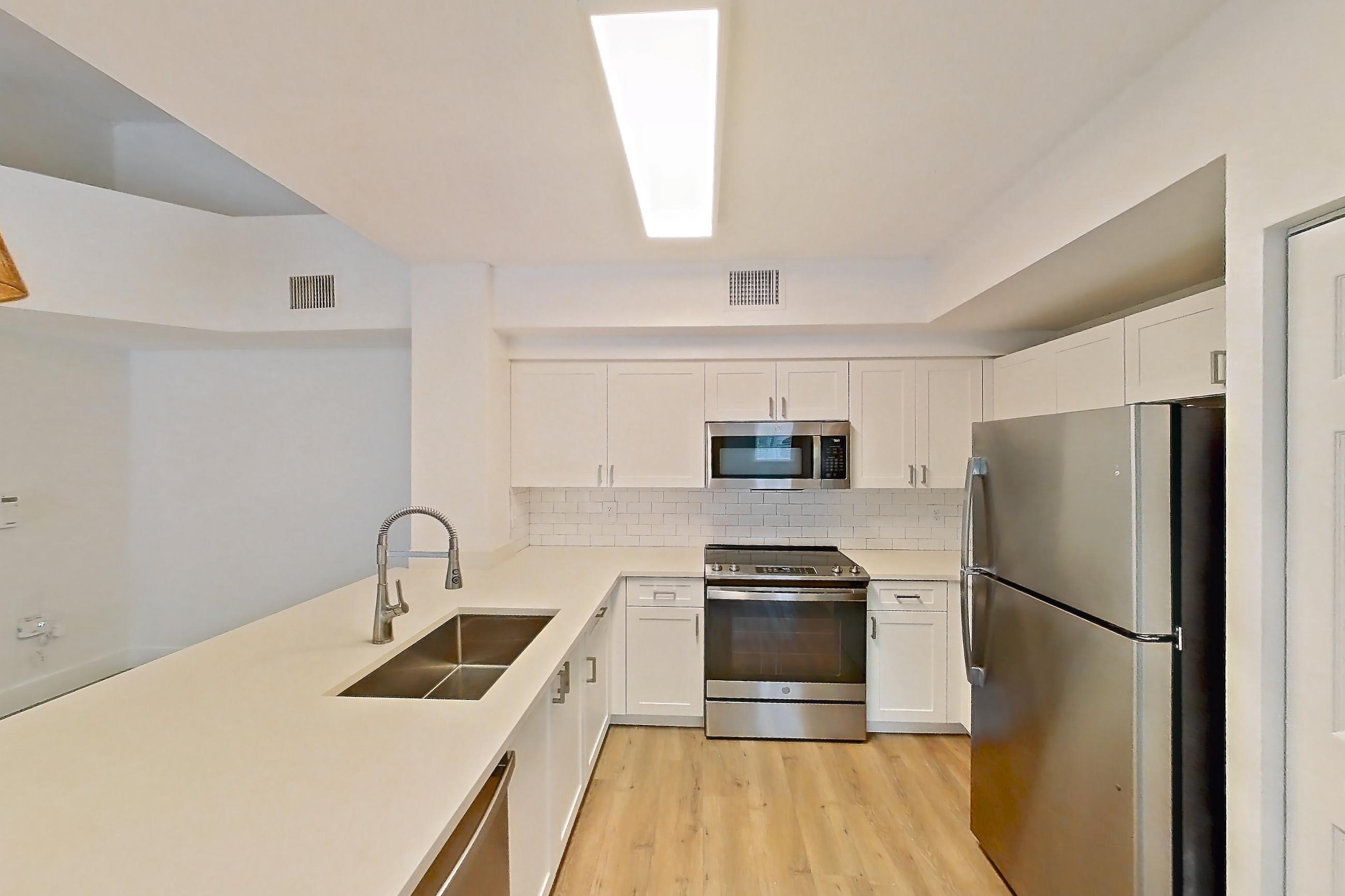 KITCHEN ENTRYWAY