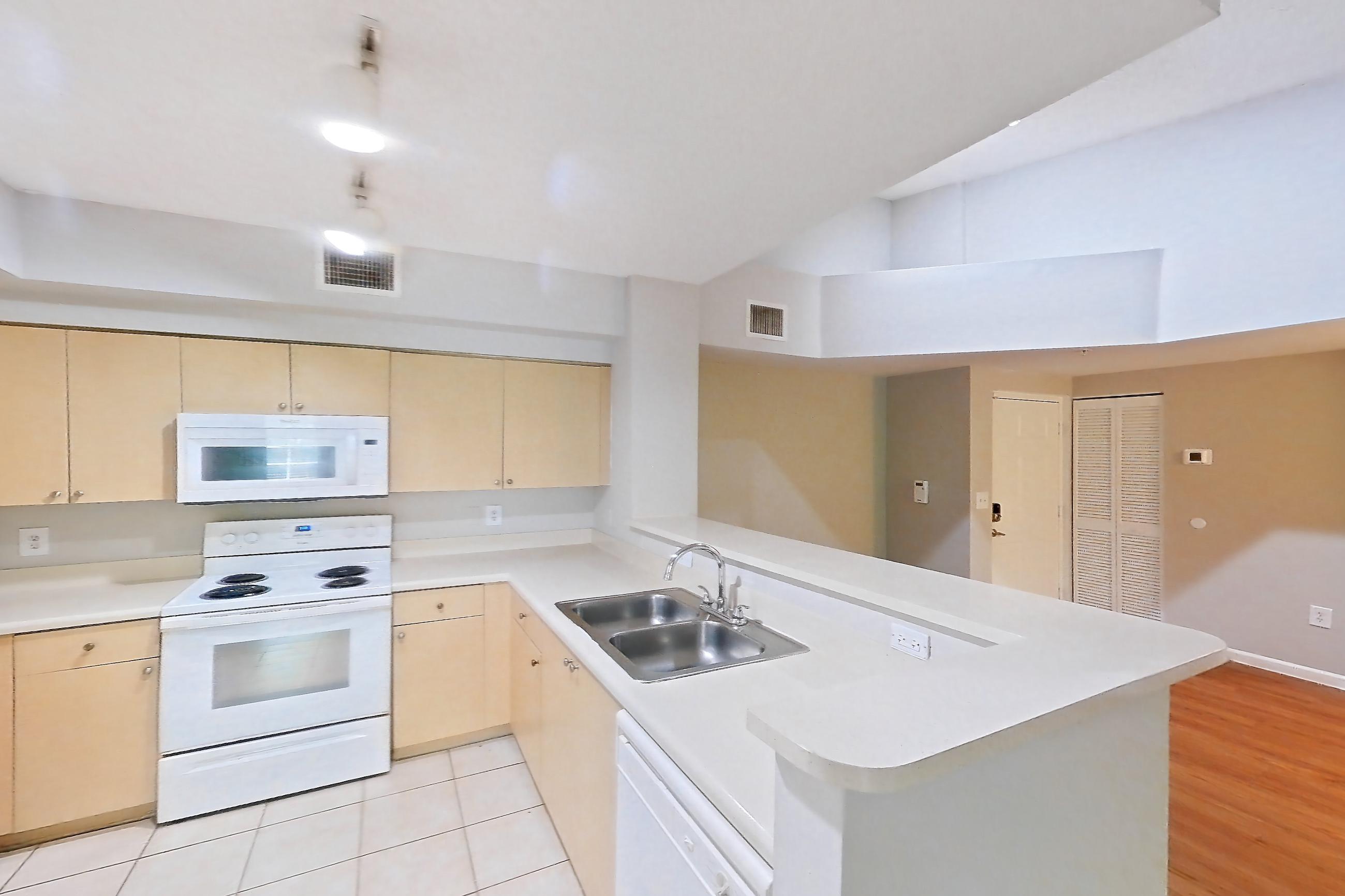KITCHEN ENTRYWAY