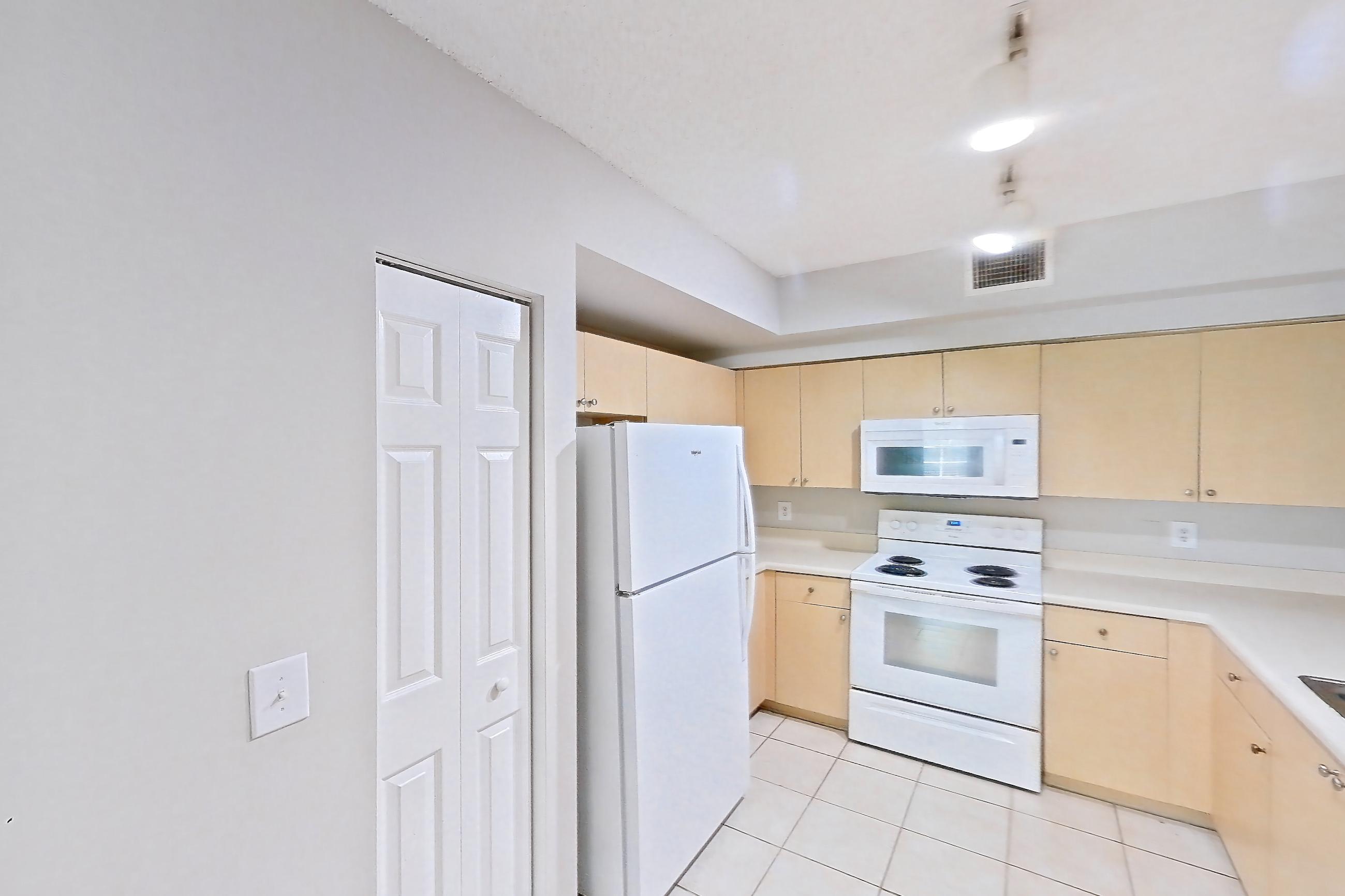 KITCHEN ENTRYWAY