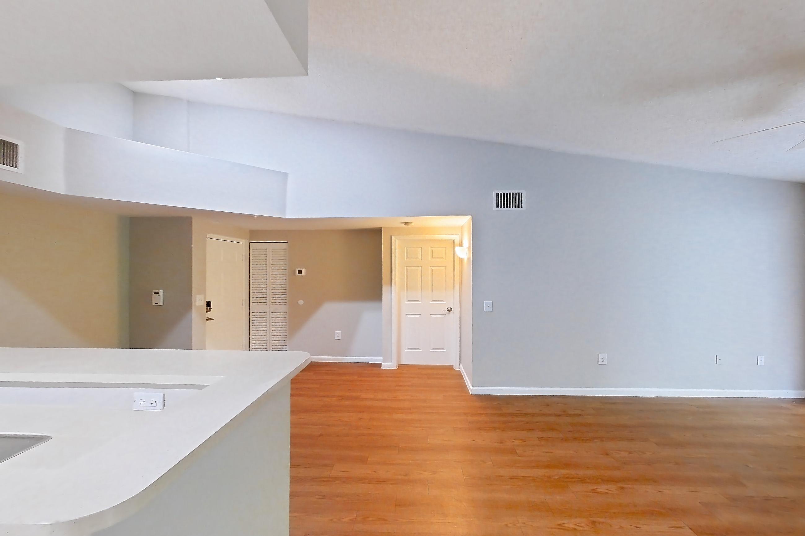 KITCHEN ENTRYWAY