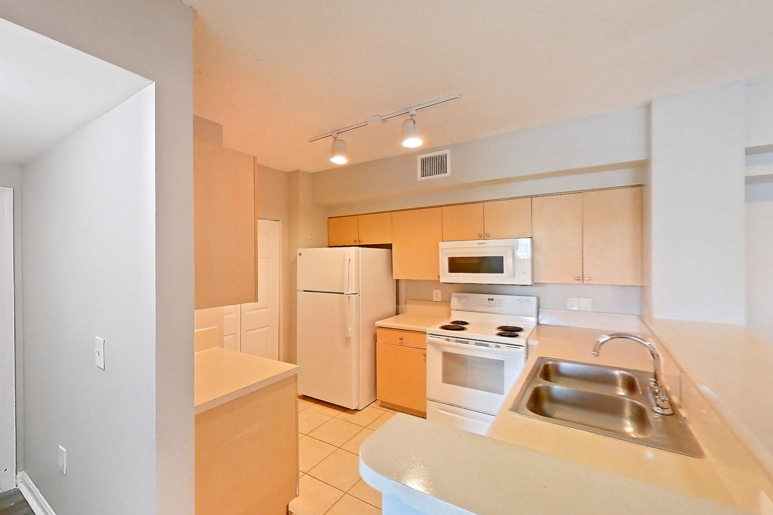 KITCHEN ENTRYWAY
