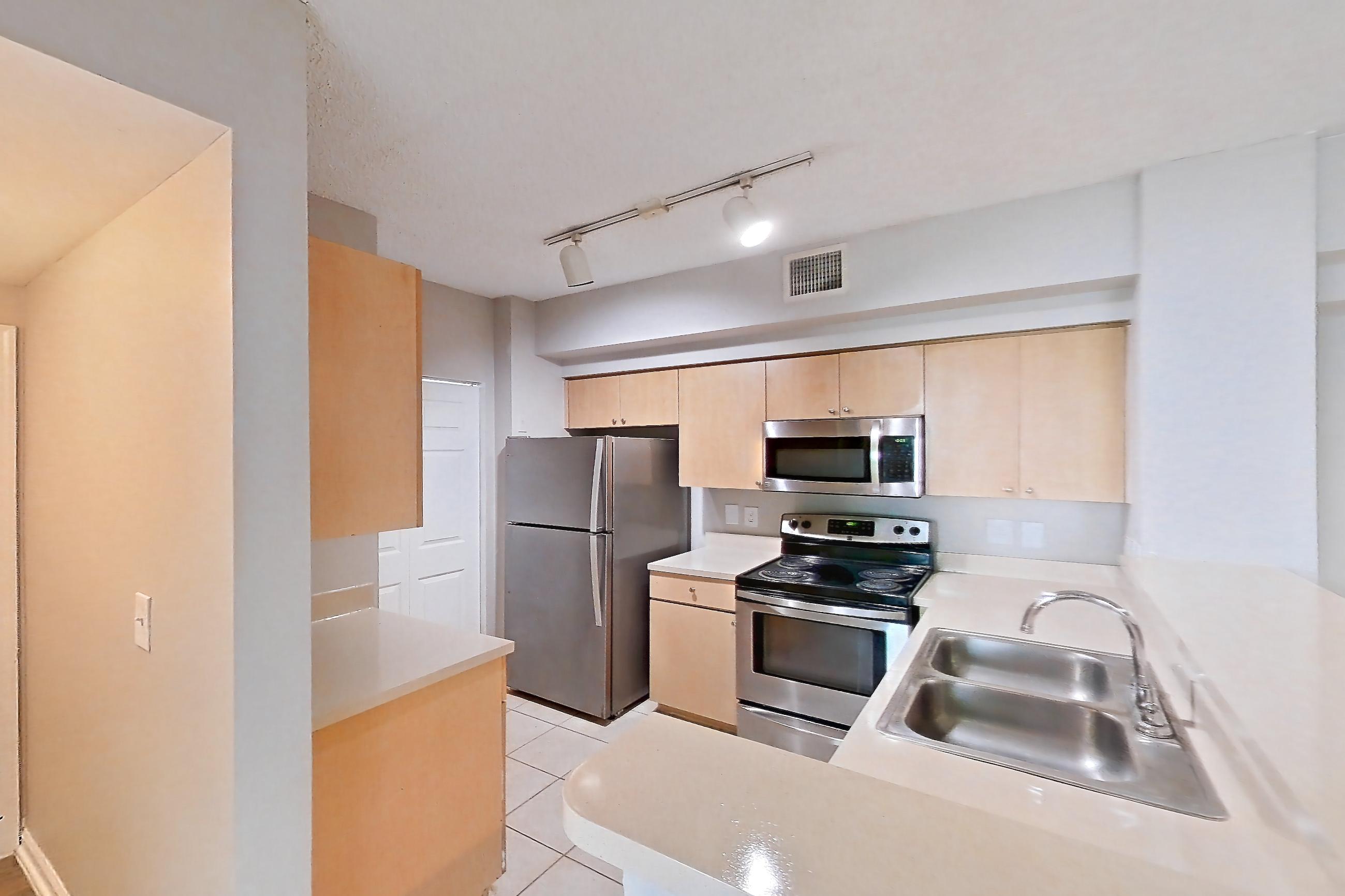 KITCHEN ENTRYWAY