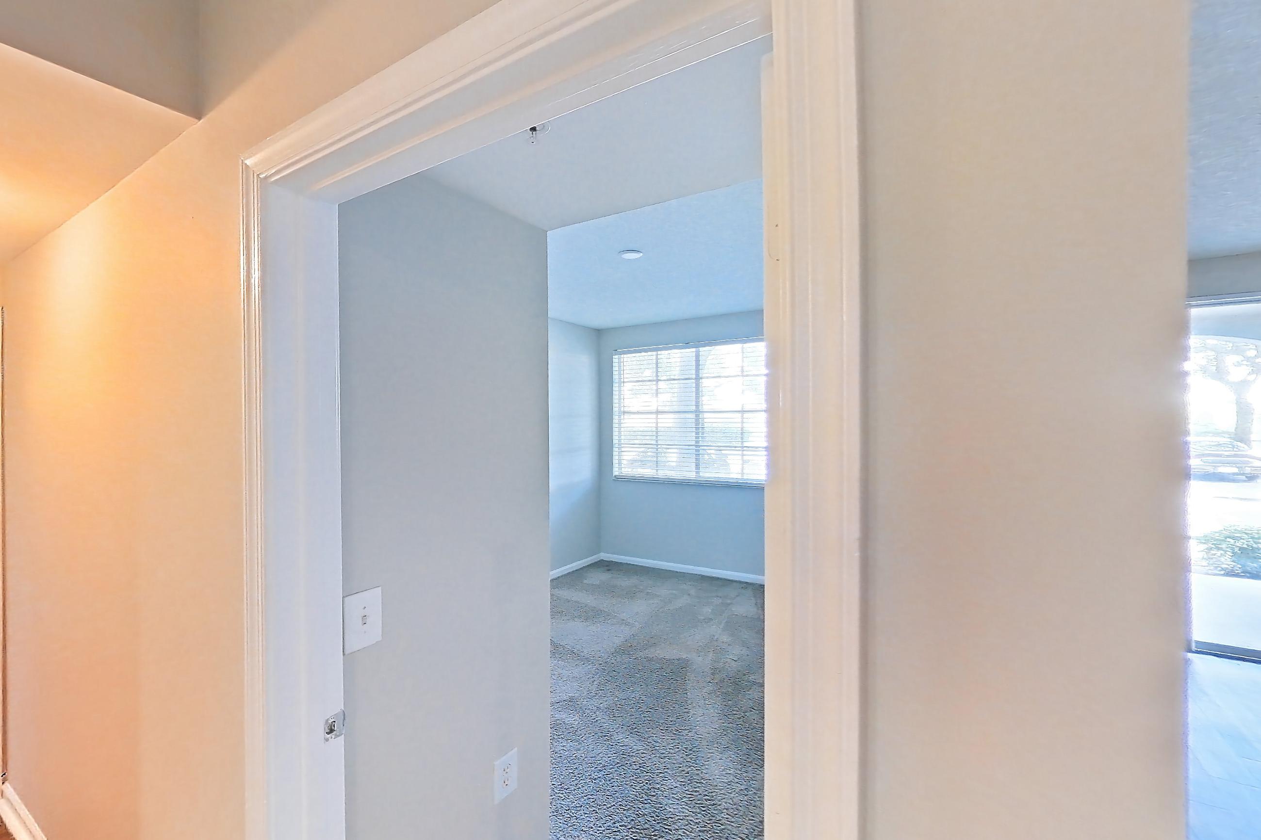 KITCHEN ENTRYWAY