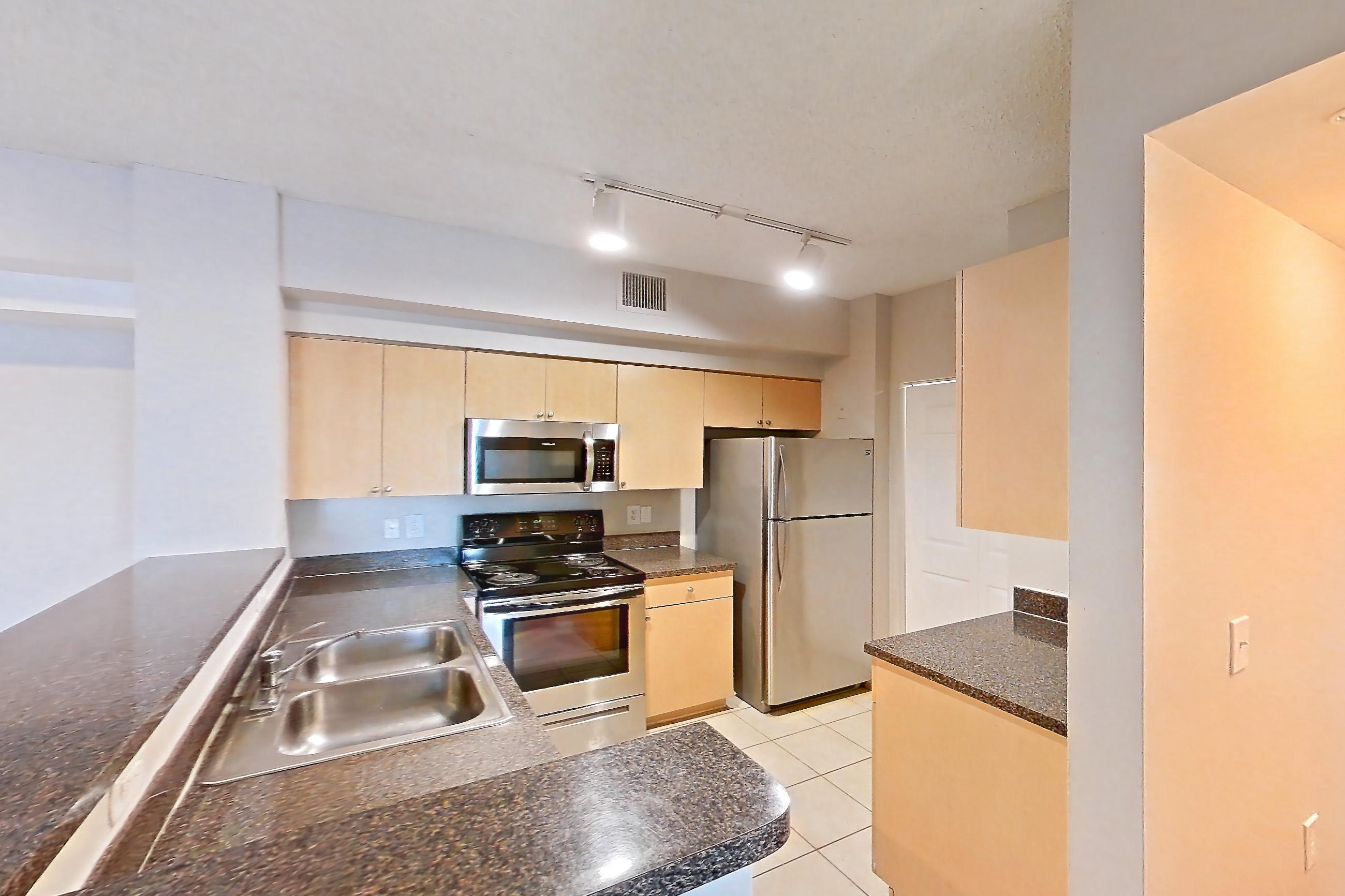 KITCHEN ENTRYWAY
