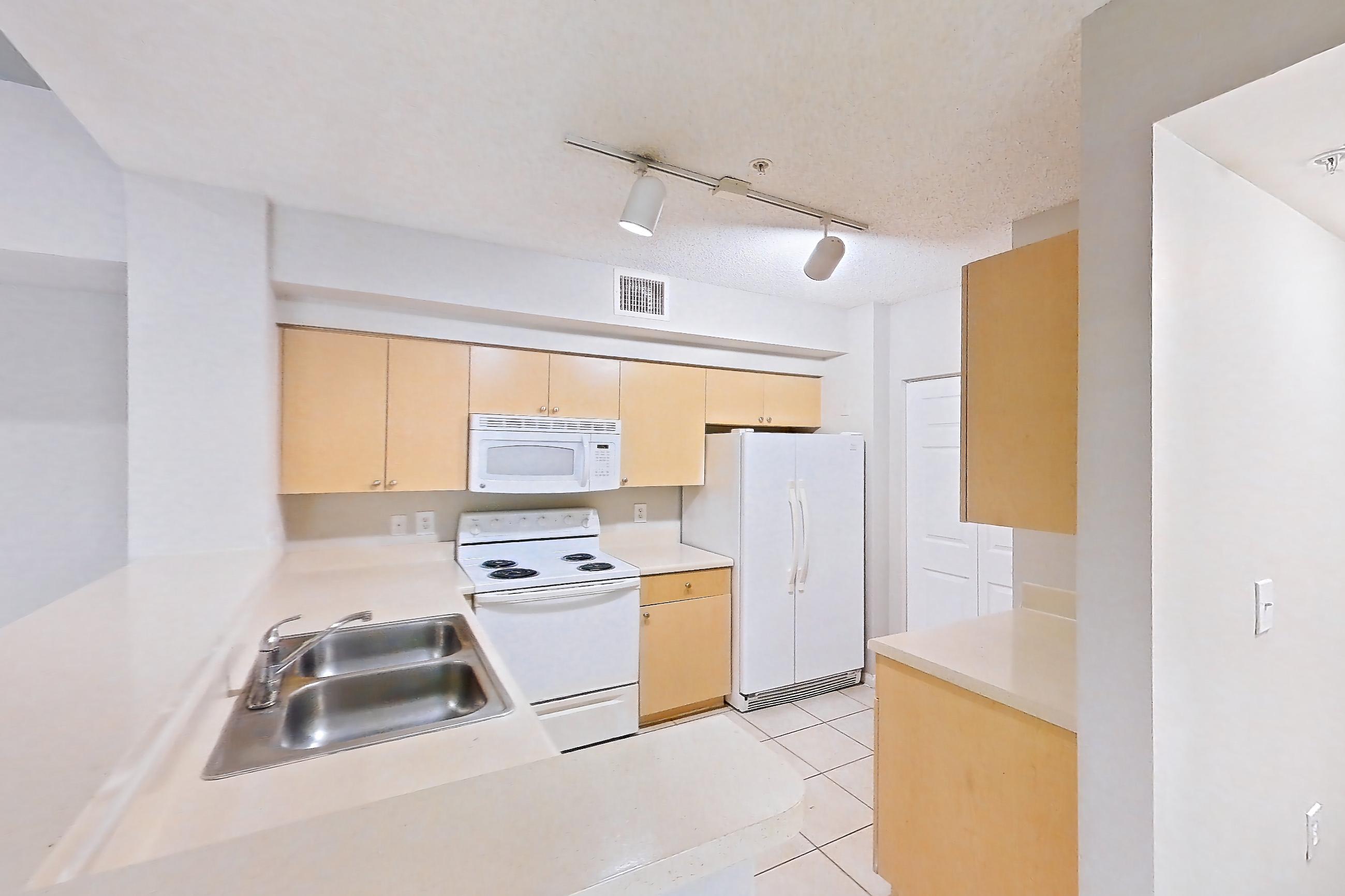KITCHEN ENTRYWAY