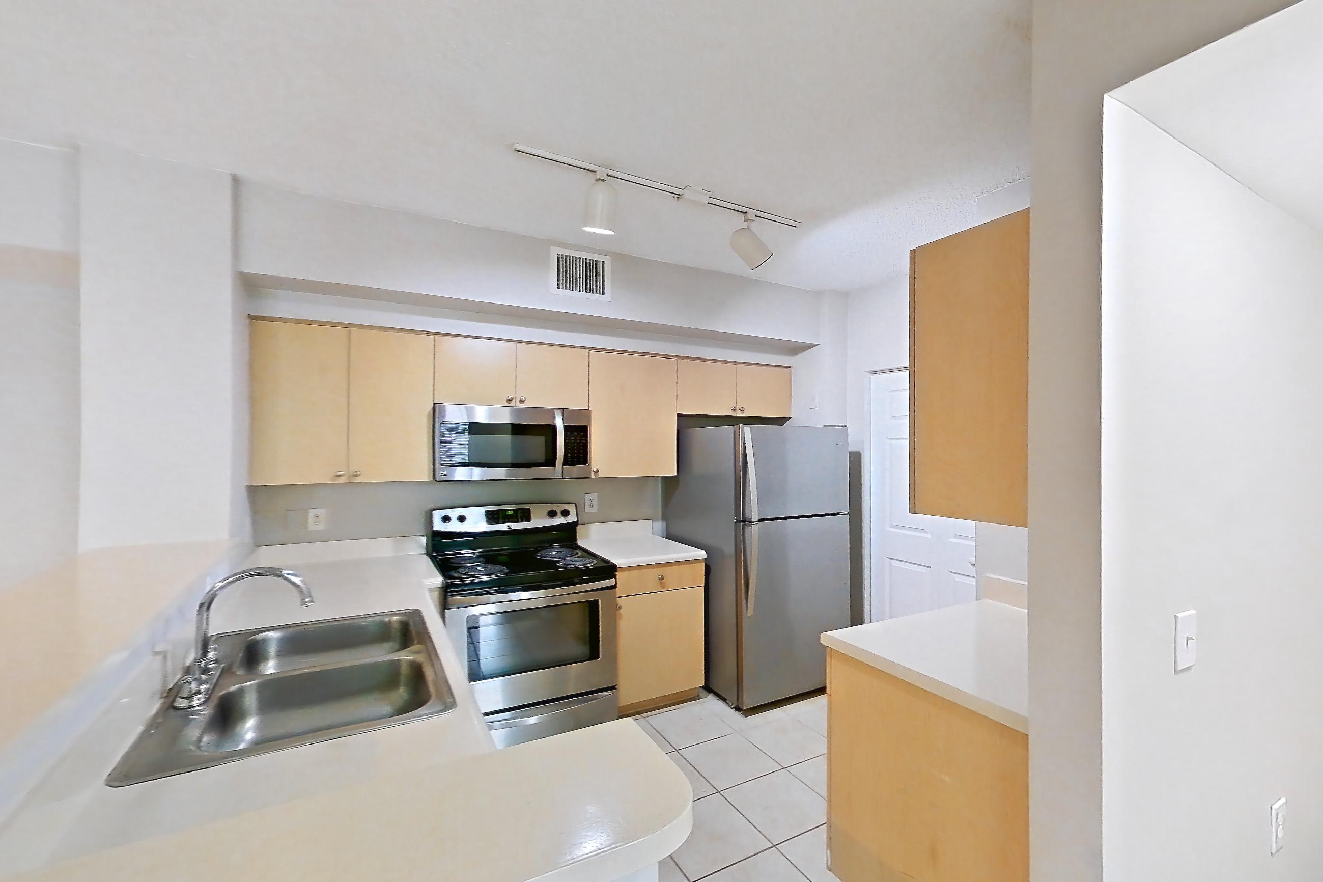 KITCHEN ENTRYWAY
