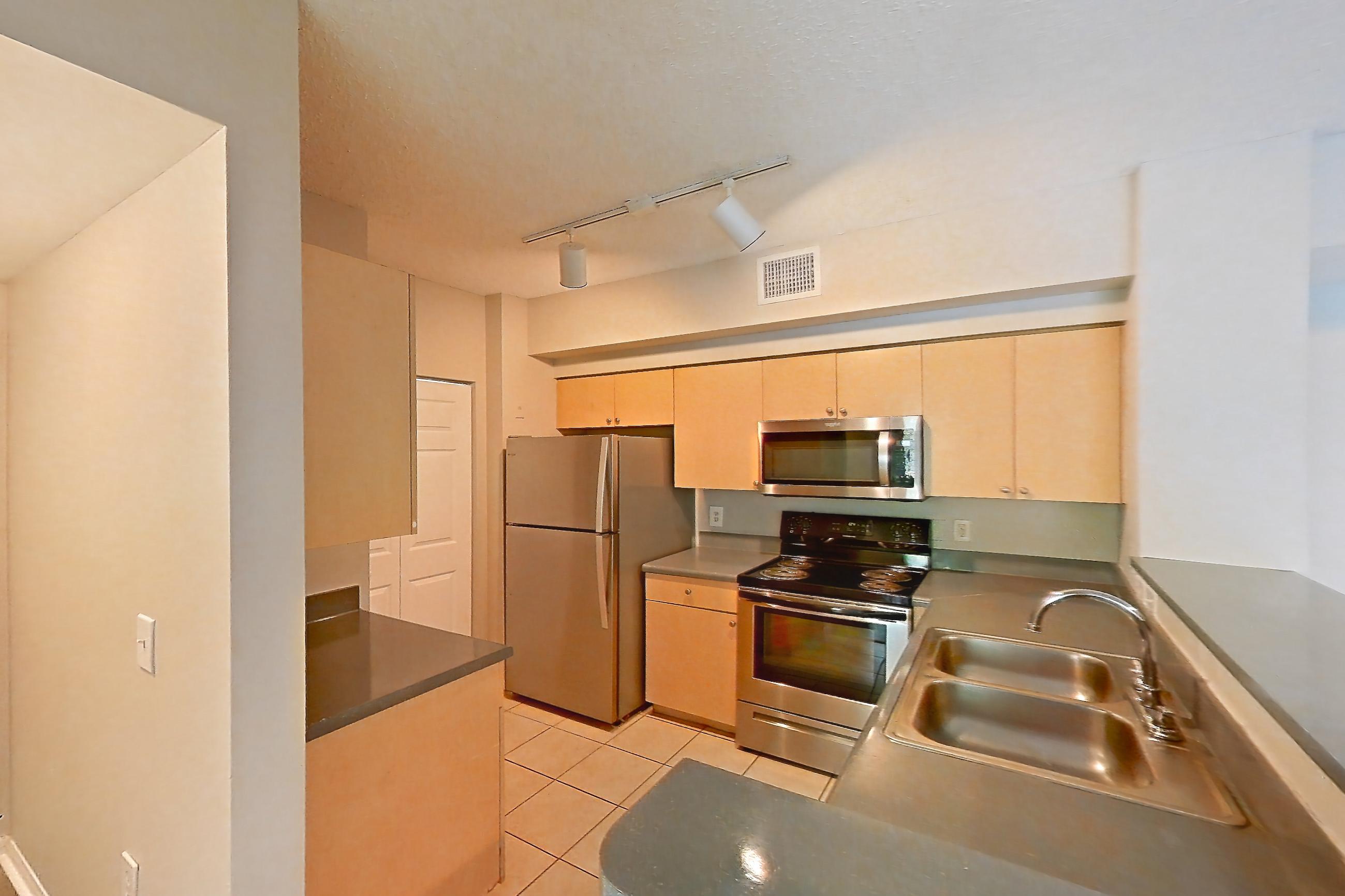 KITCHEN ENTRYWAY