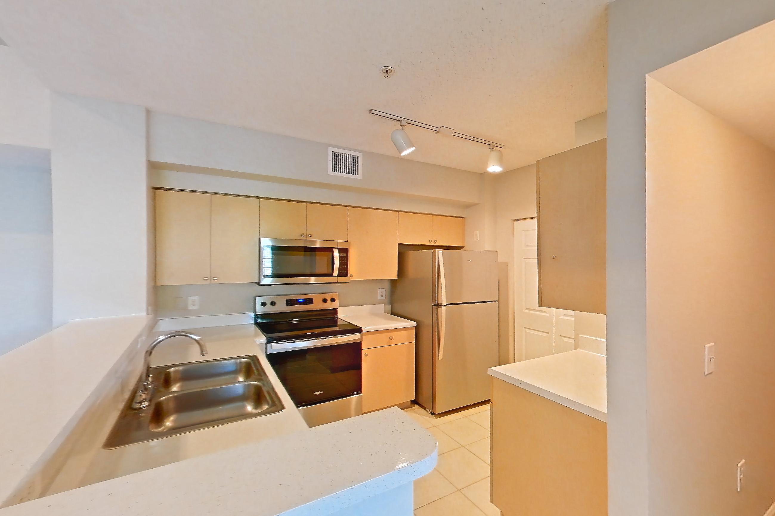 KITCHEN ENTRYWAY