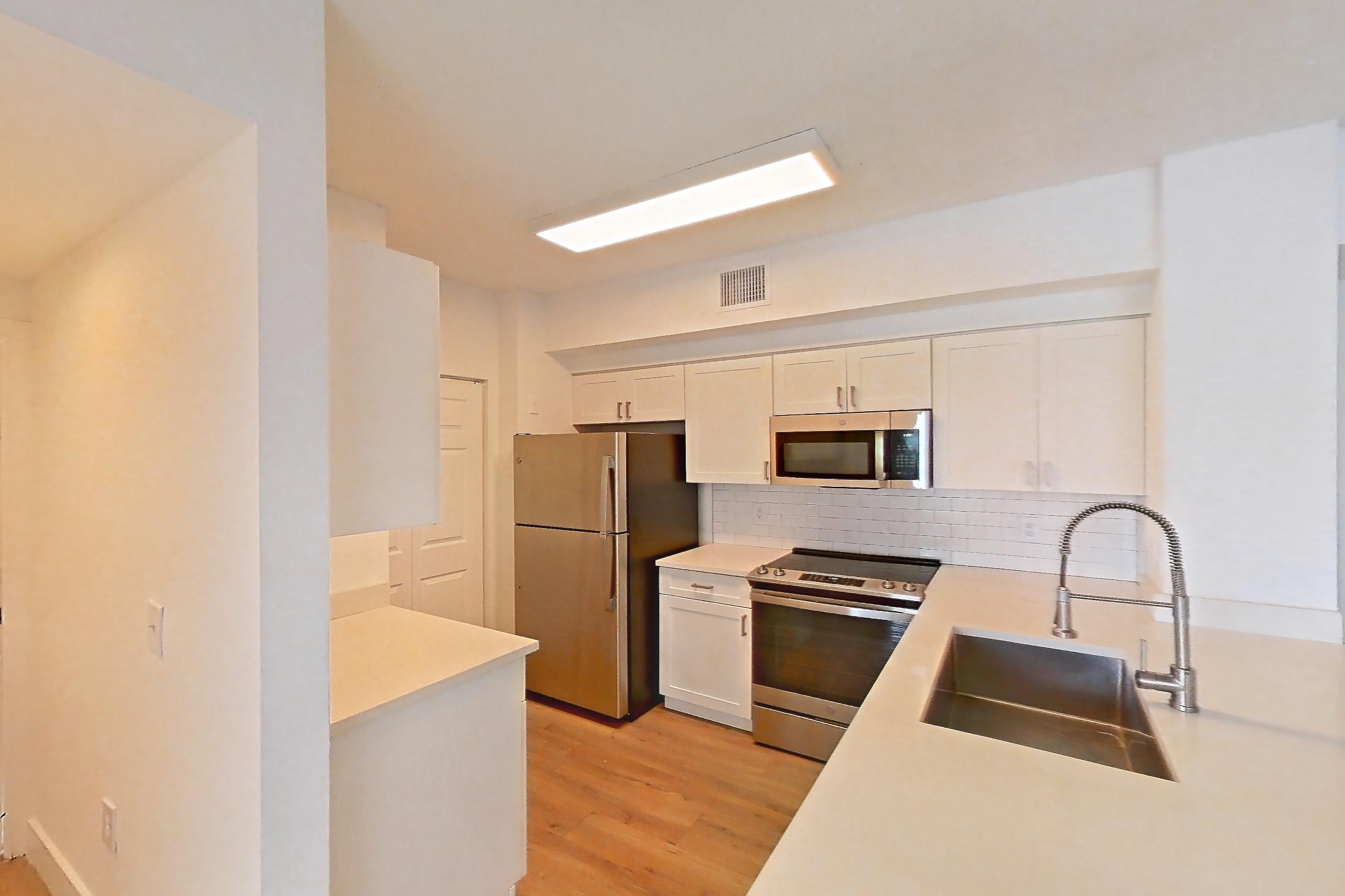 KITCHEN ENTRYWAY