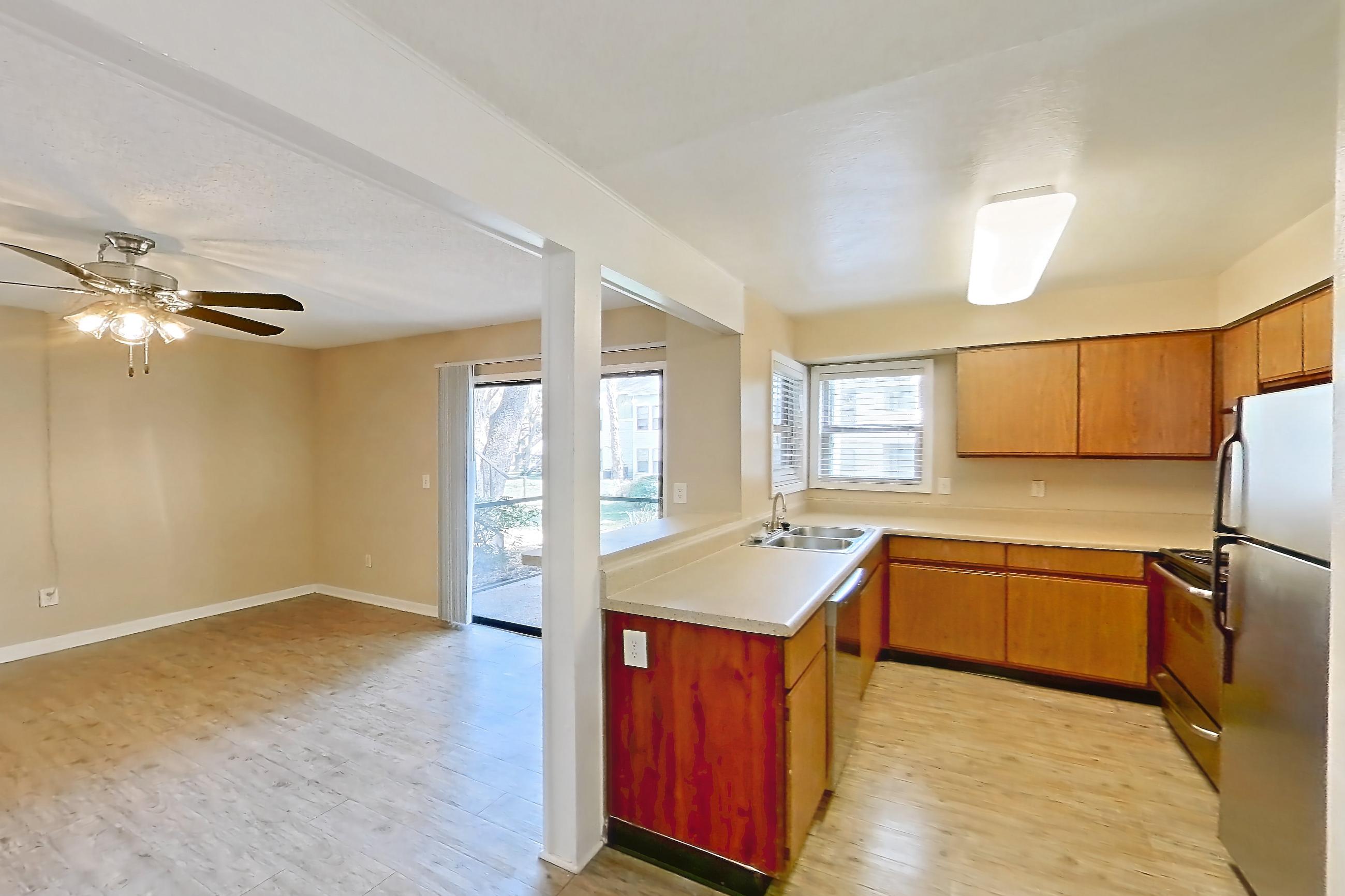 Dining room in Apartment 5021mb at Oak Ramble, 2B floor plan