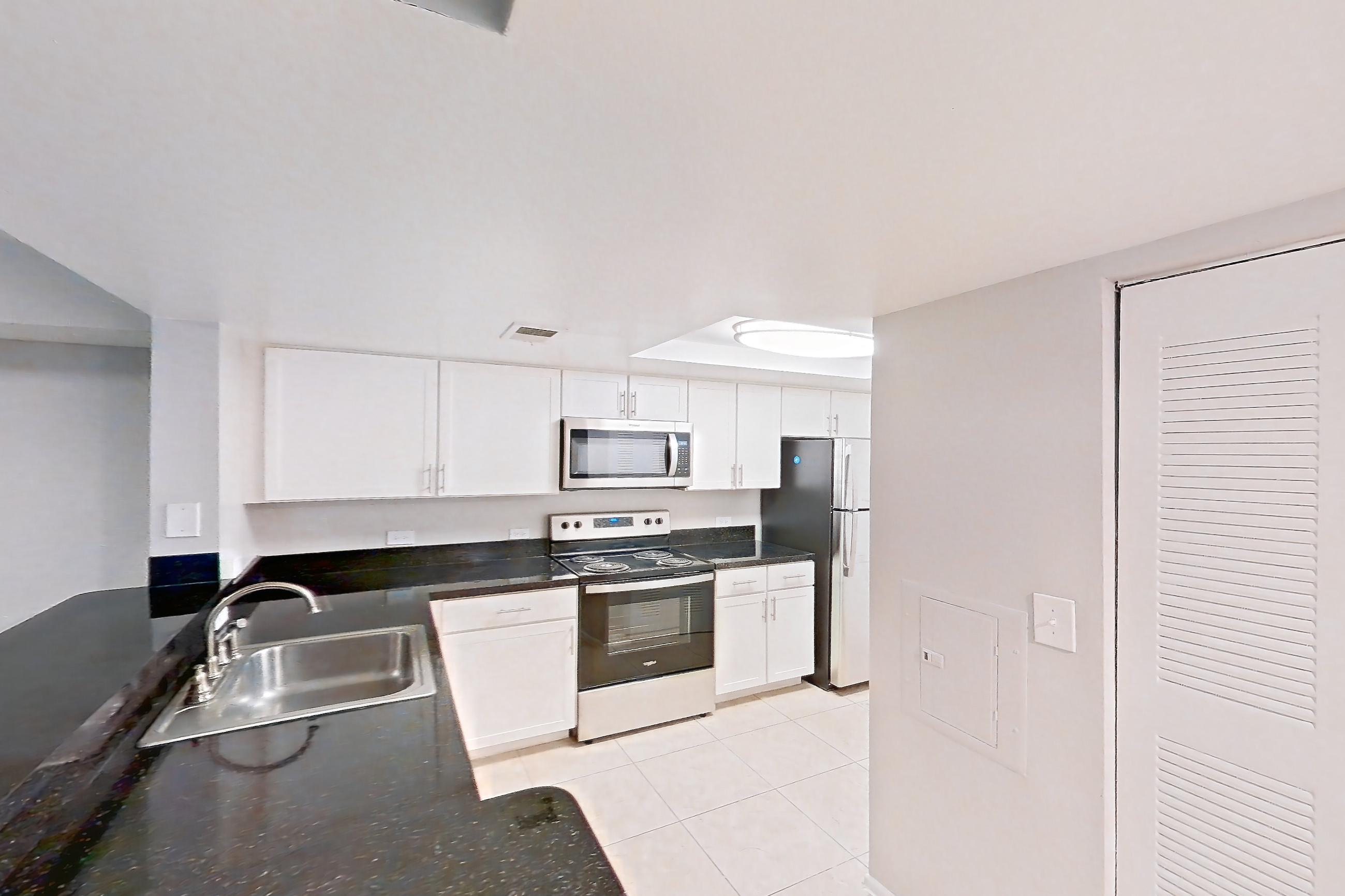 KITCHEN ENTRYWAY