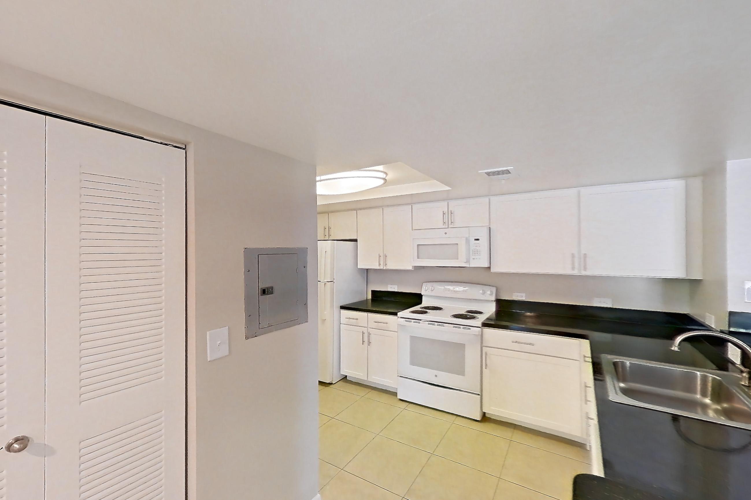 KITCHEN ENTRYWAY