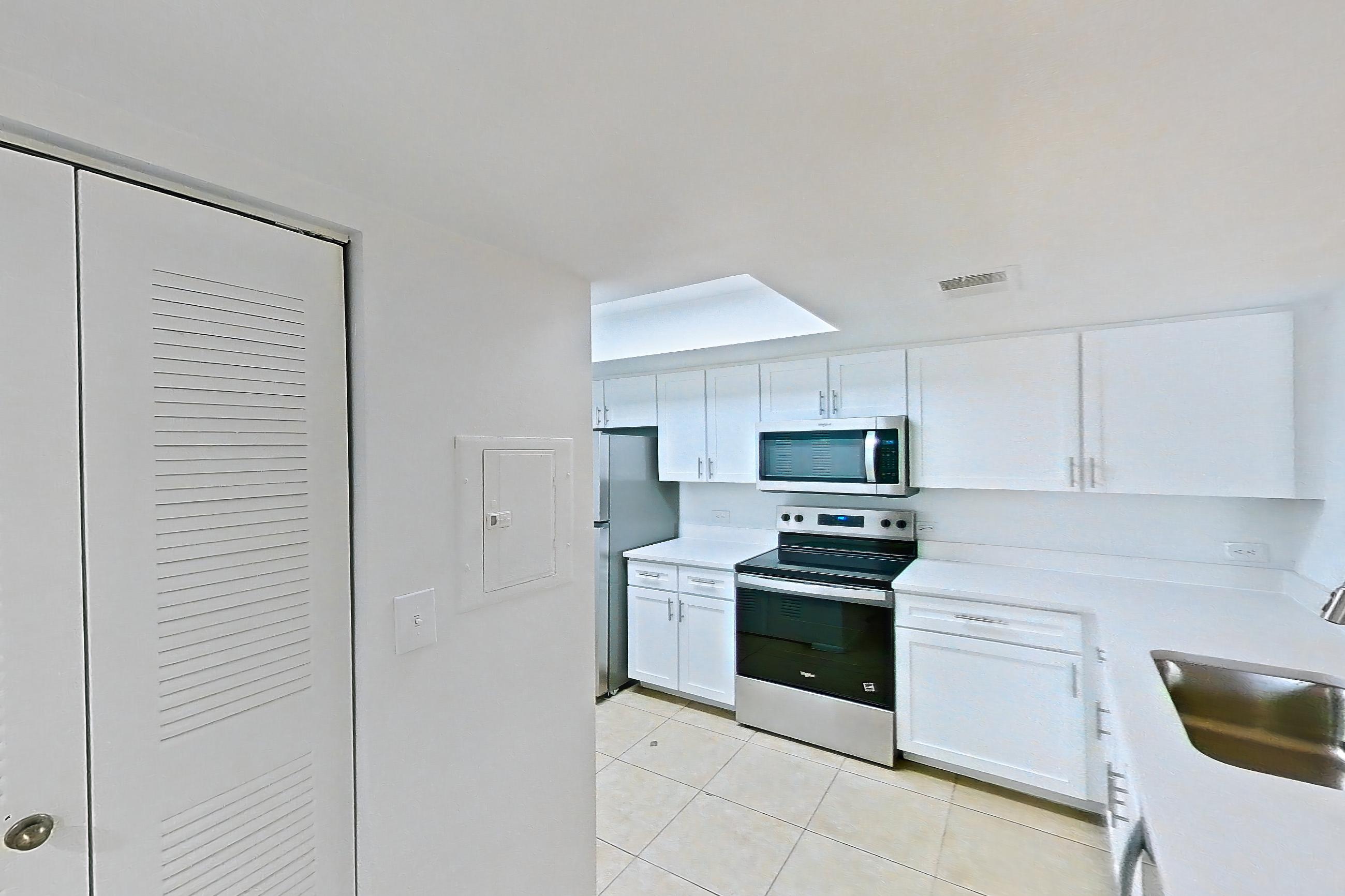 KITCHEN ENTRYWAY