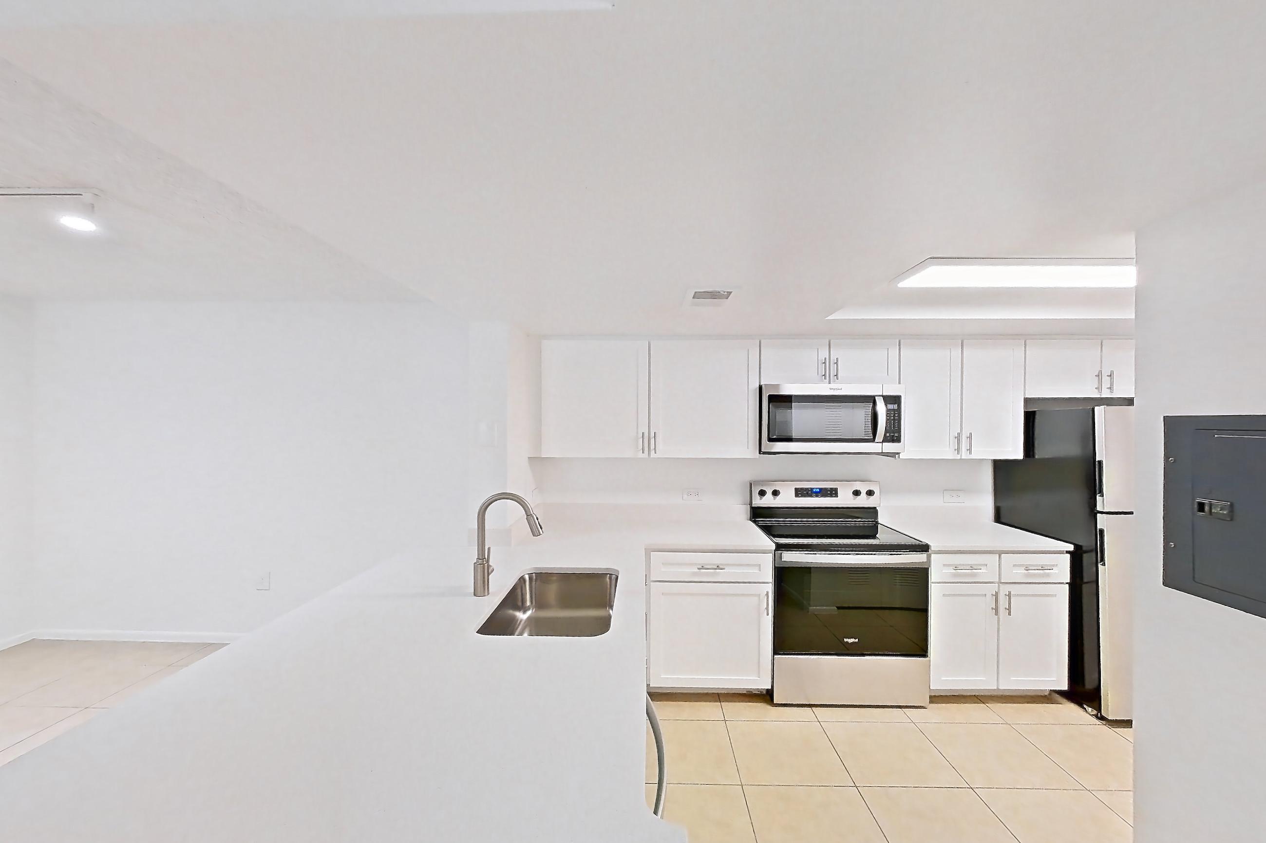 KITCHEN ENTRYWAY