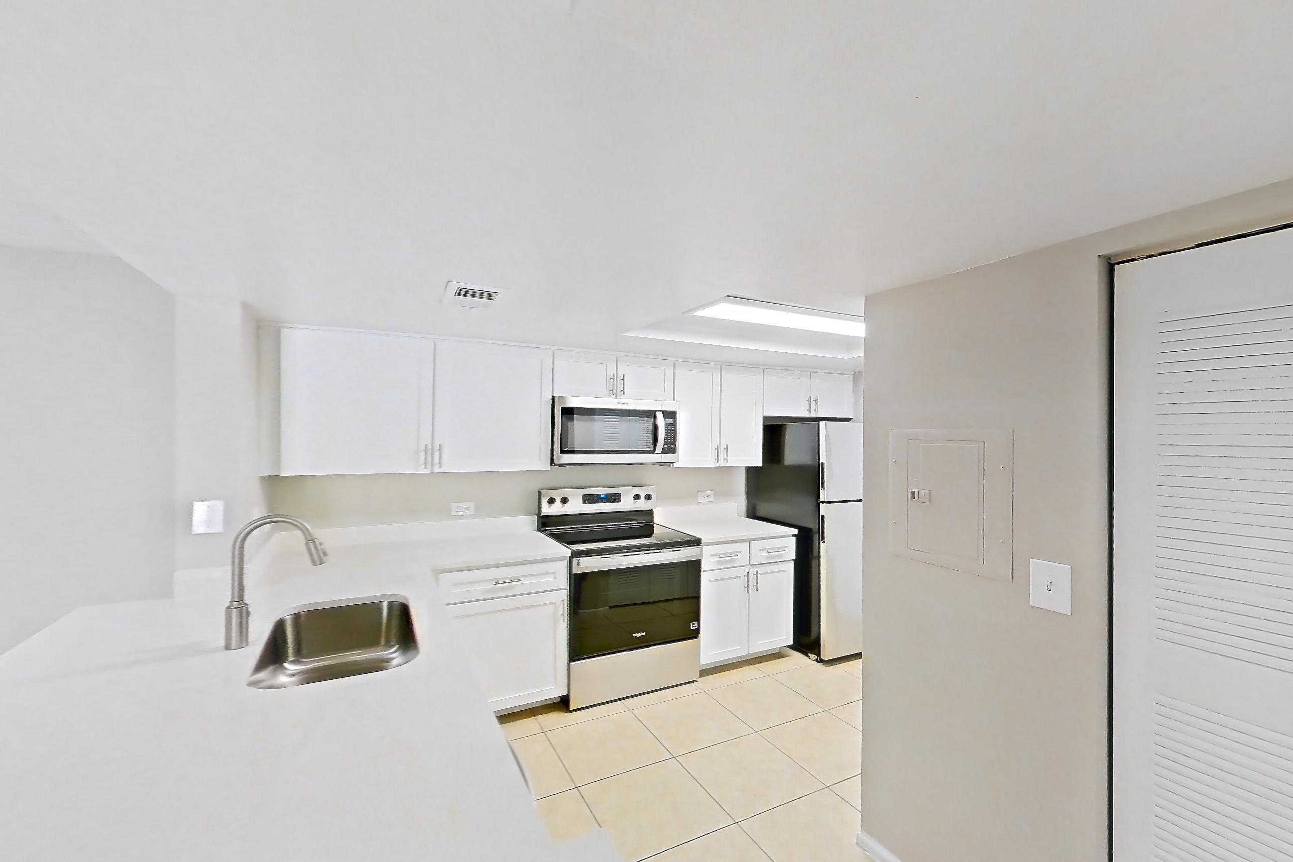 KITCHEN ENTRYWAY