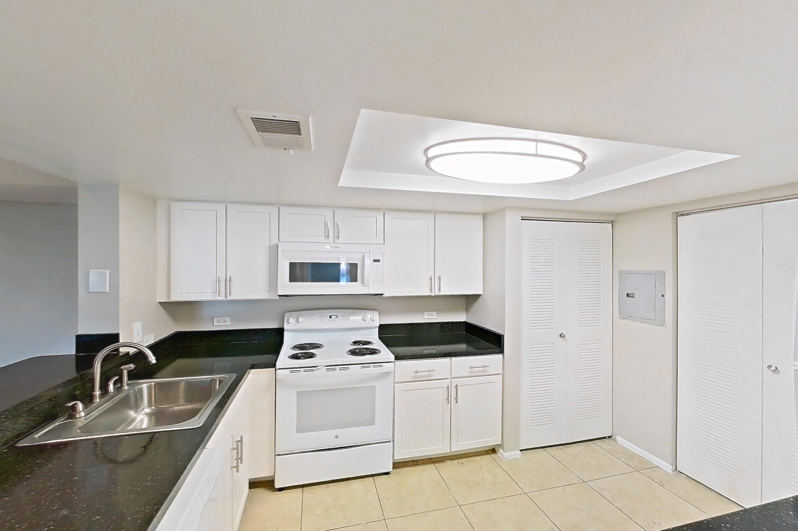 KITCHEN ENTRYWAY