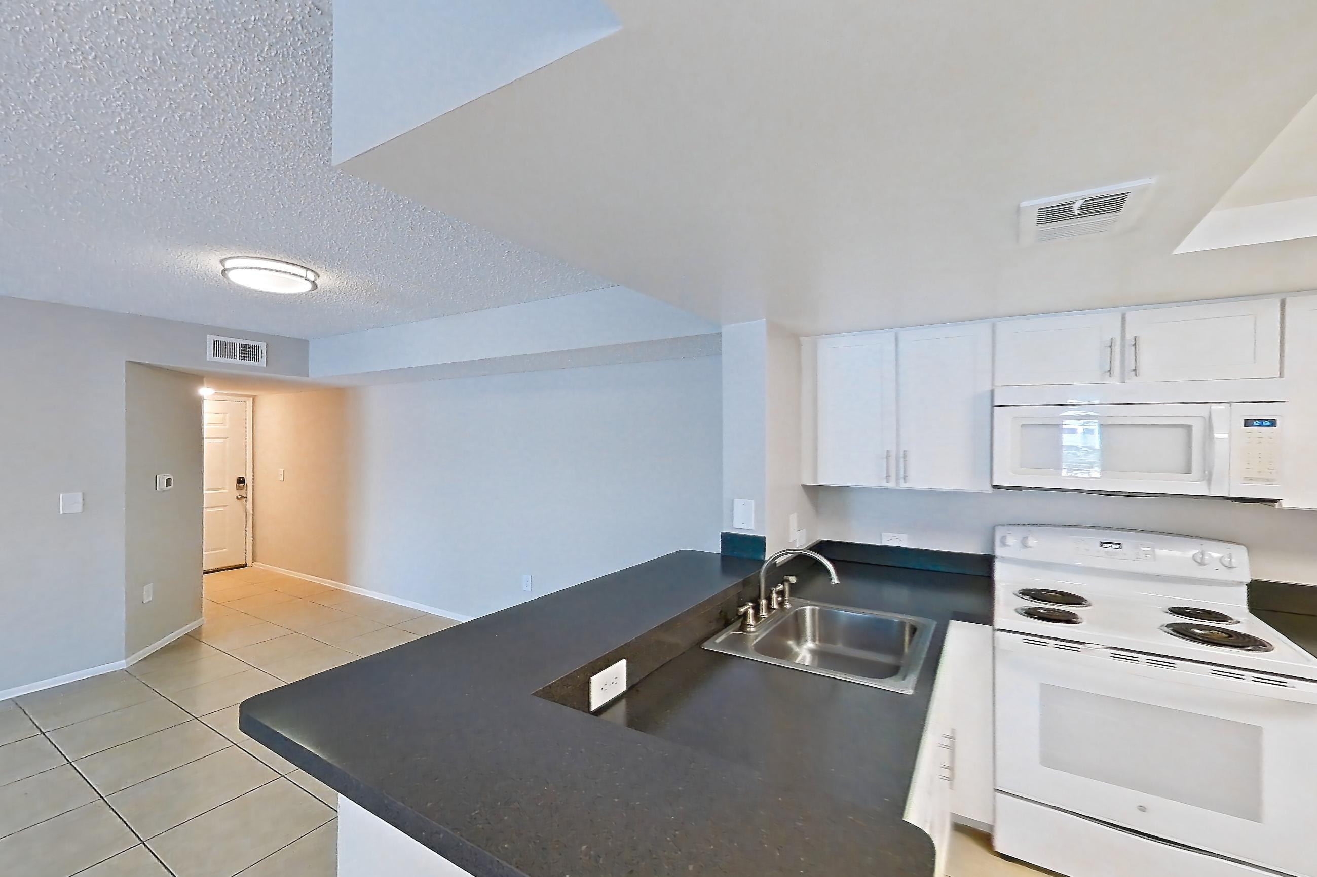 KITCHEN ENTRYWAY