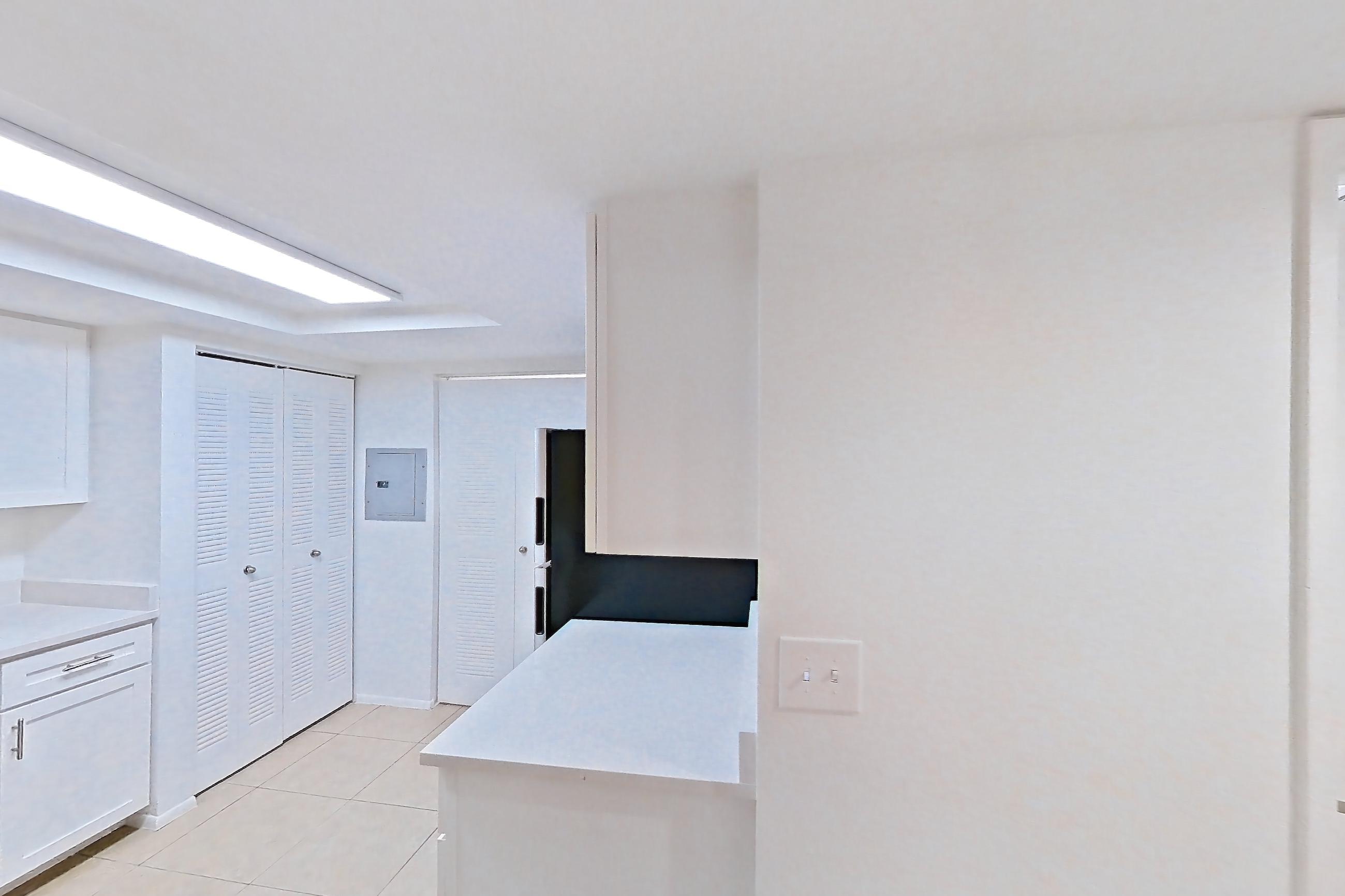 KITCHEN ENTRYWAY