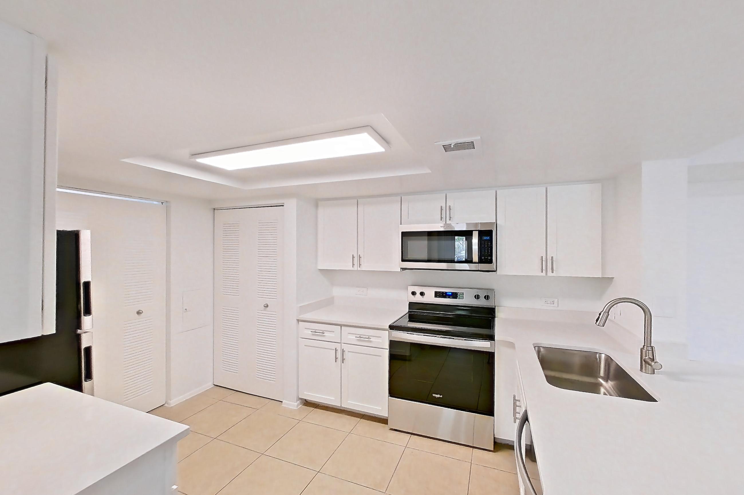 KITCHEN ENTRYWAY