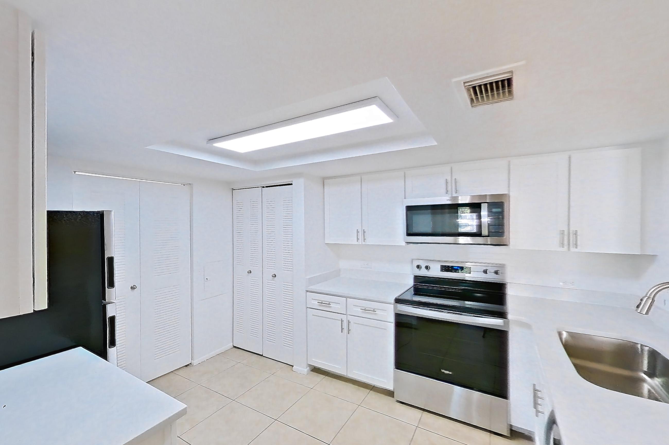 KITCHEN ENTRYWAY
