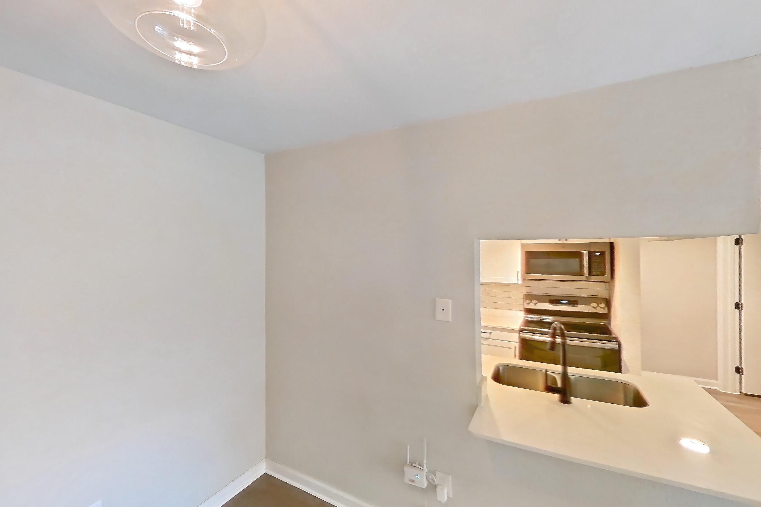 Dining room in Apartment 04-204 at St. James Crossing, 1C floor plan