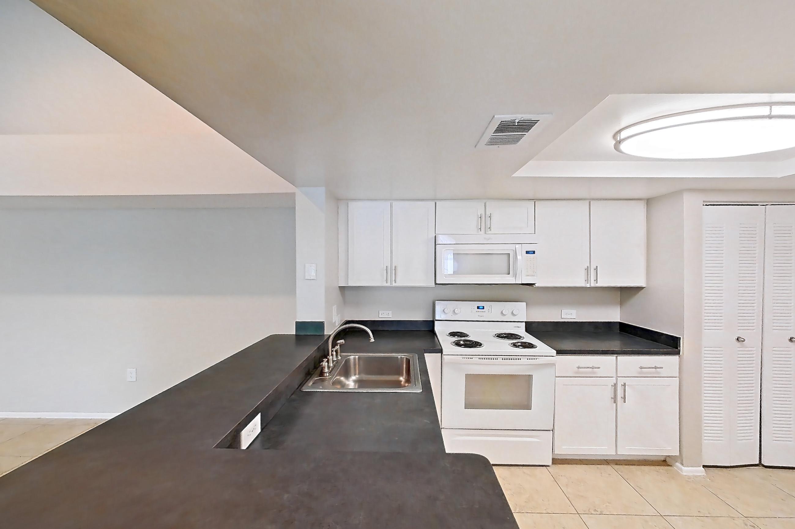 KITCHEN ENTRYWAY