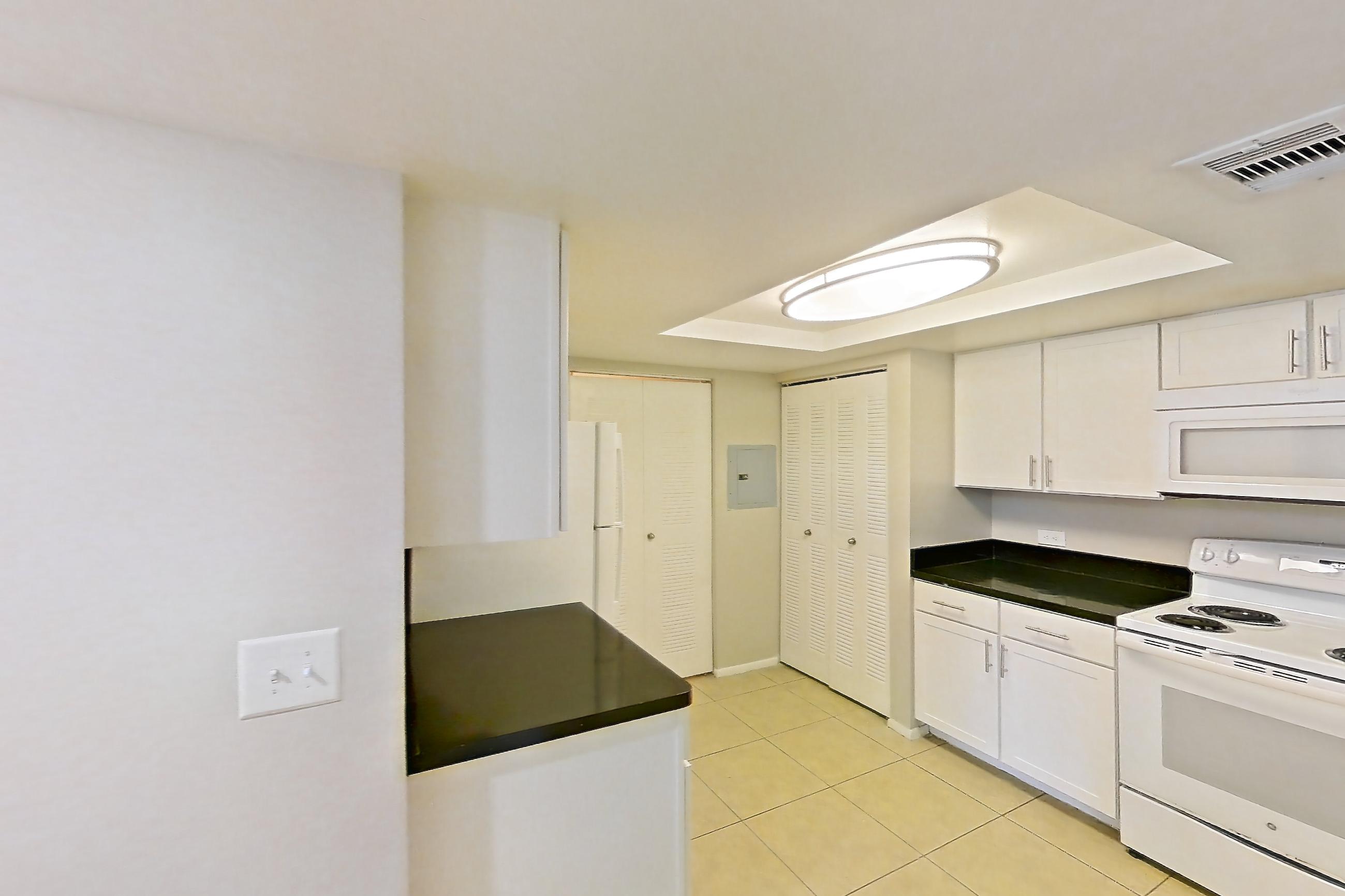 KITCHEN ENTRYWAY