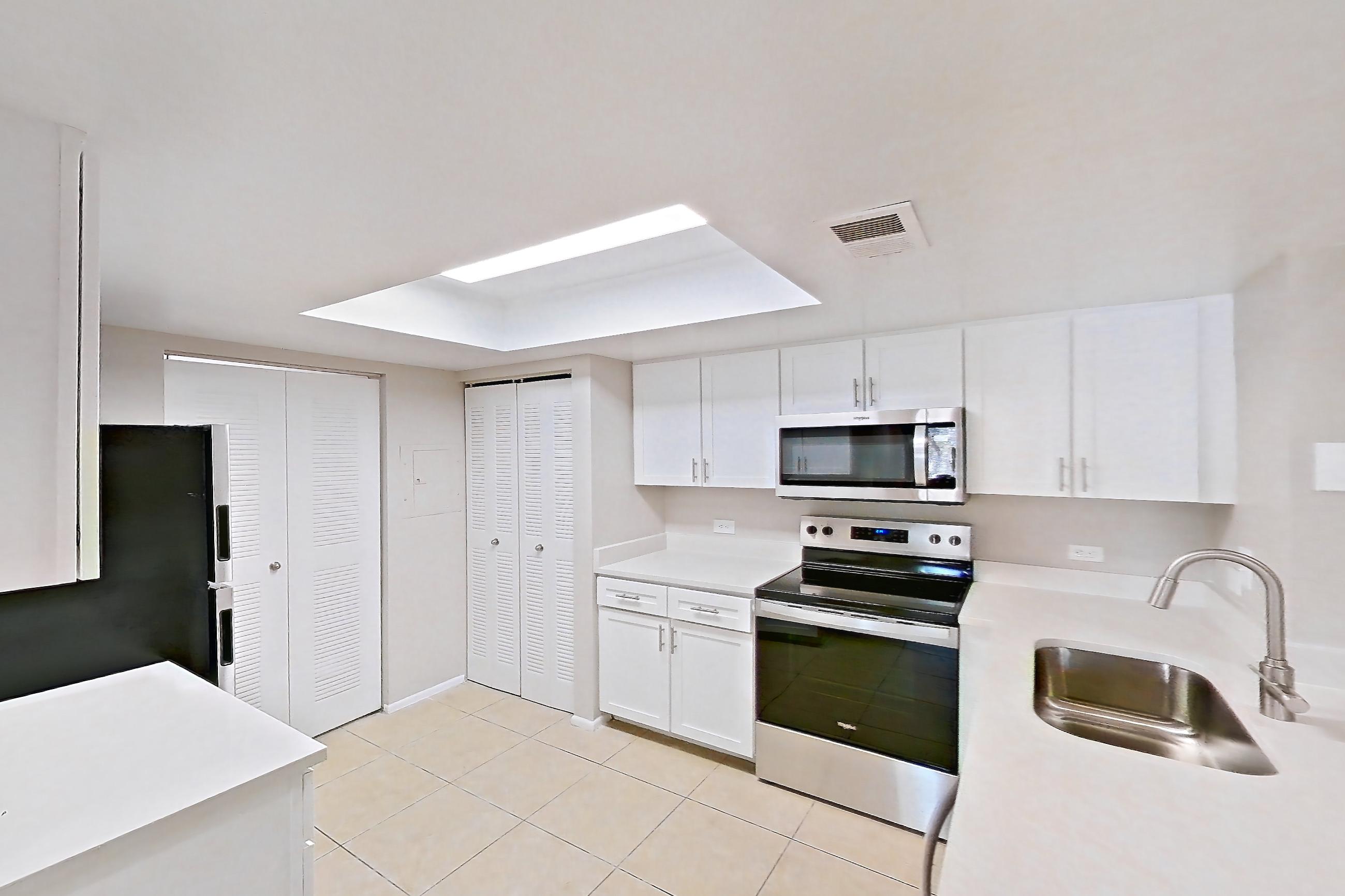 KITCHEN ENTRYWAY