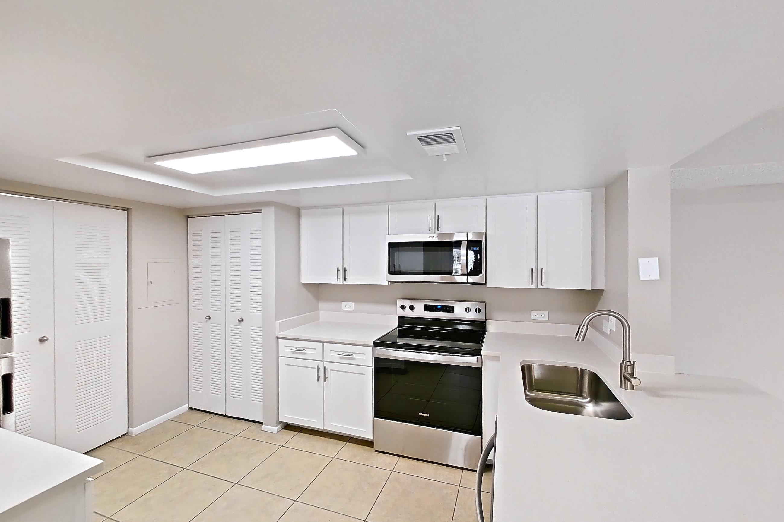 KITCHEN ENTRYWAY