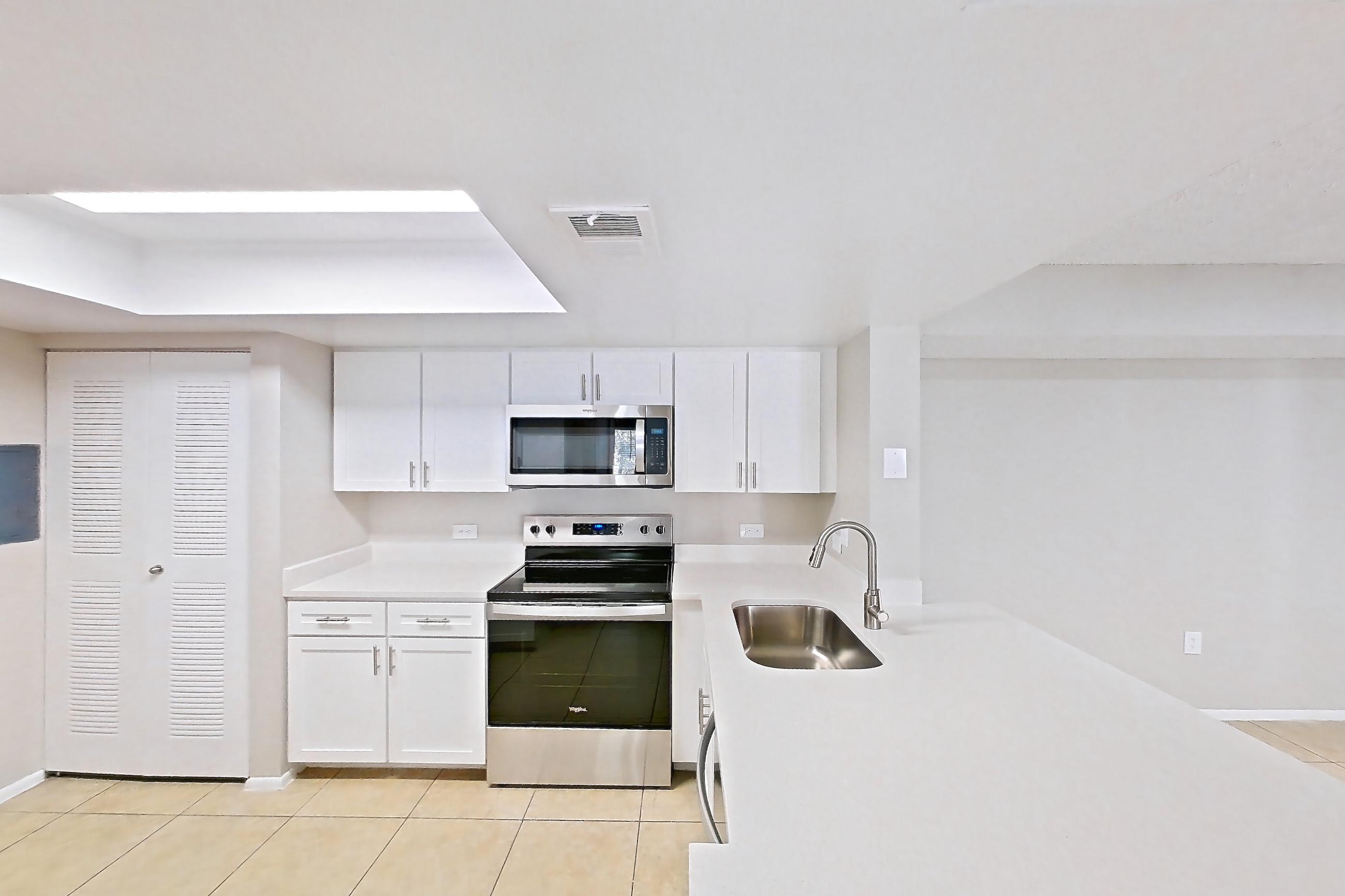 KITCHEN ENTRYWAY