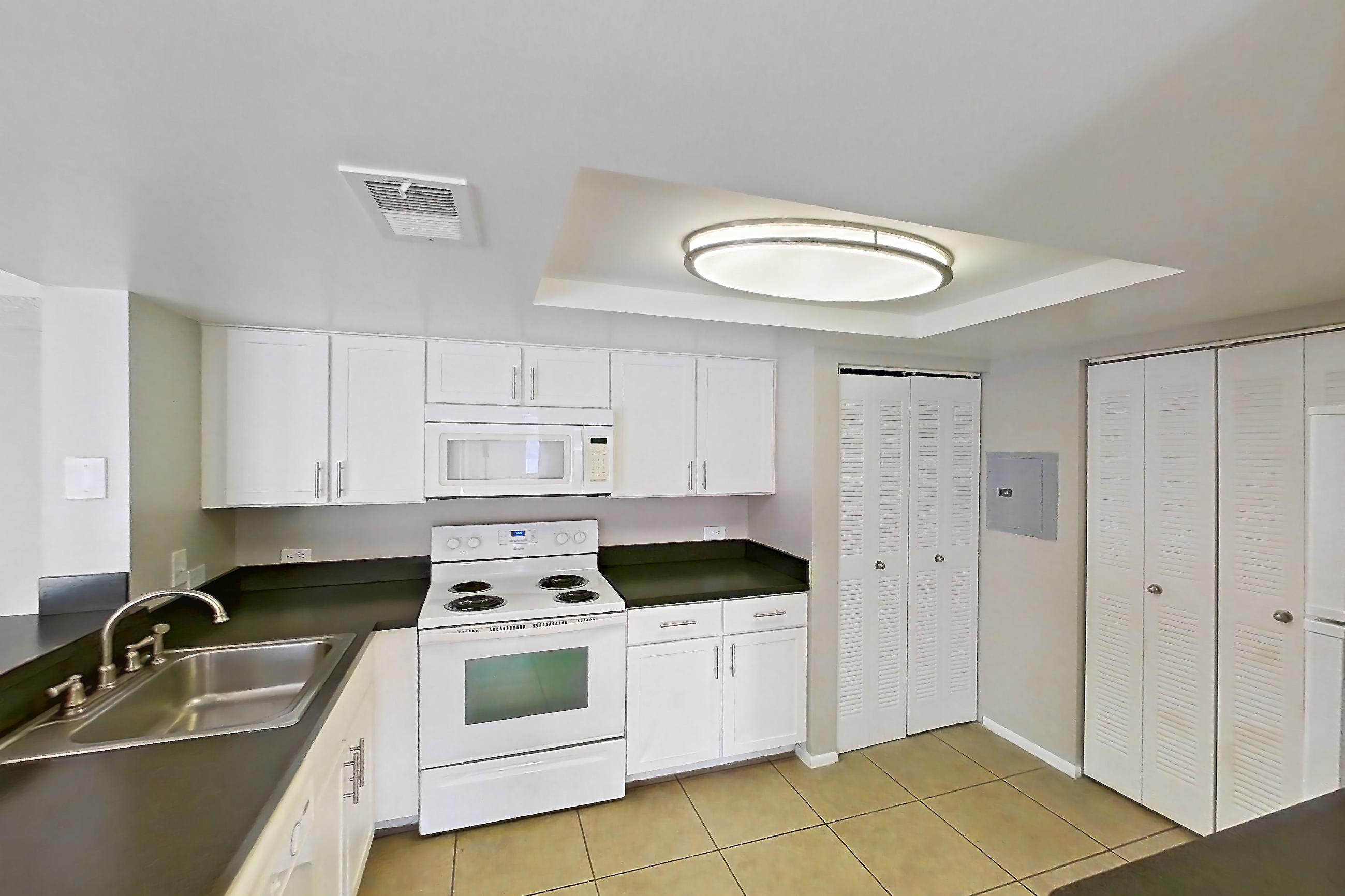 KITCHEN ENTRYWAY