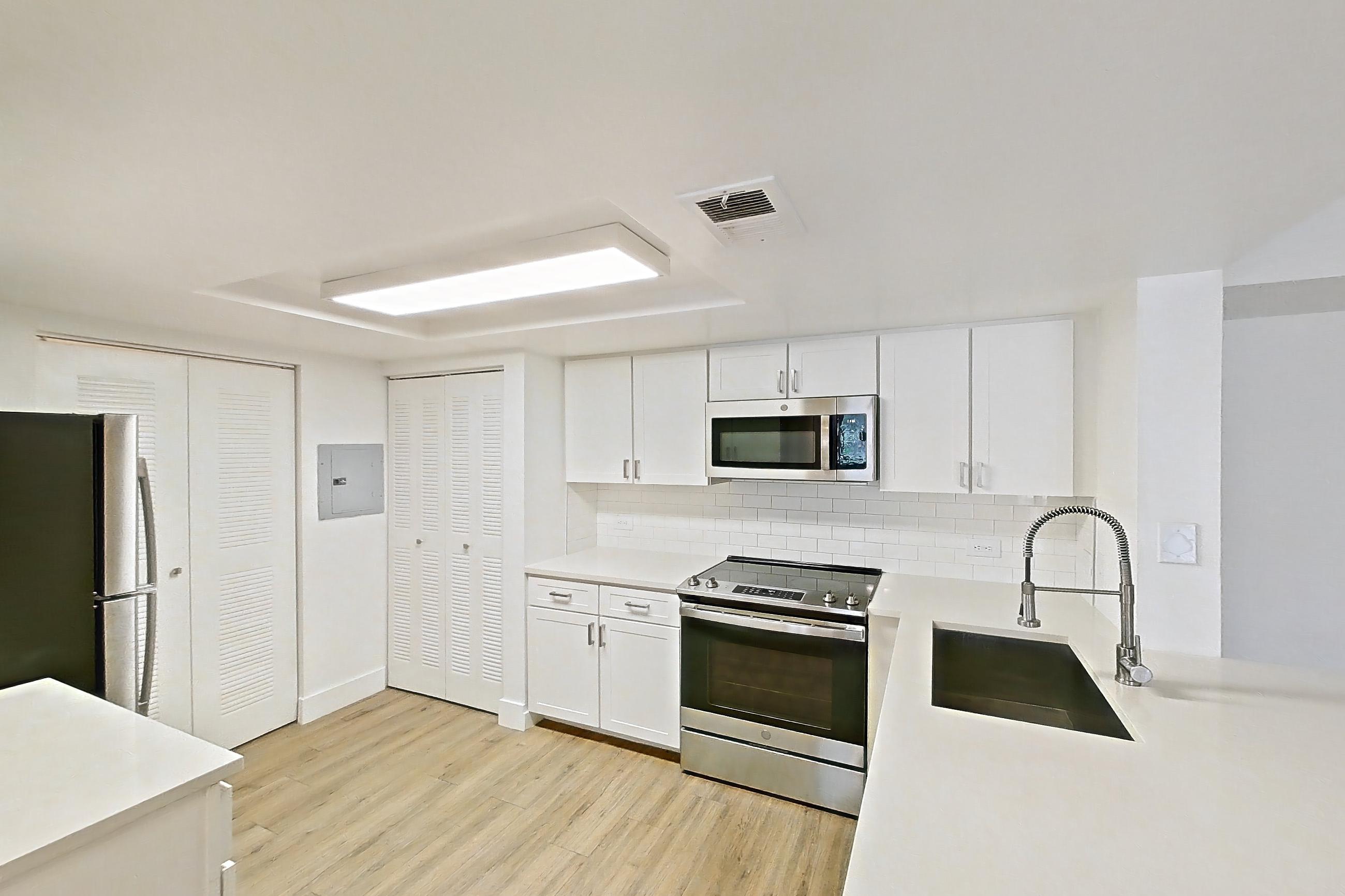 KITCHEN ENTRYWAY