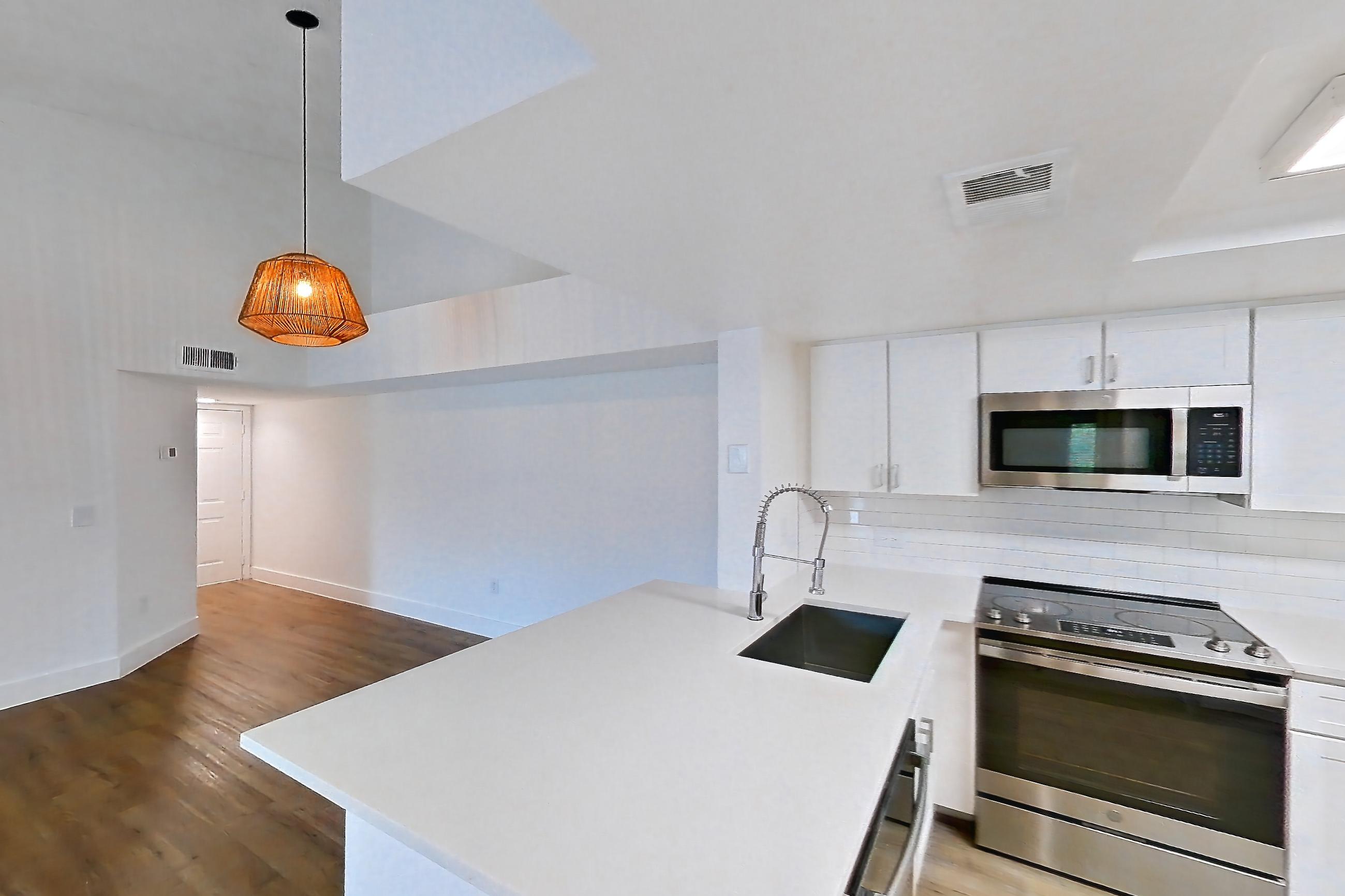 KITCHEN ENTRYWAY