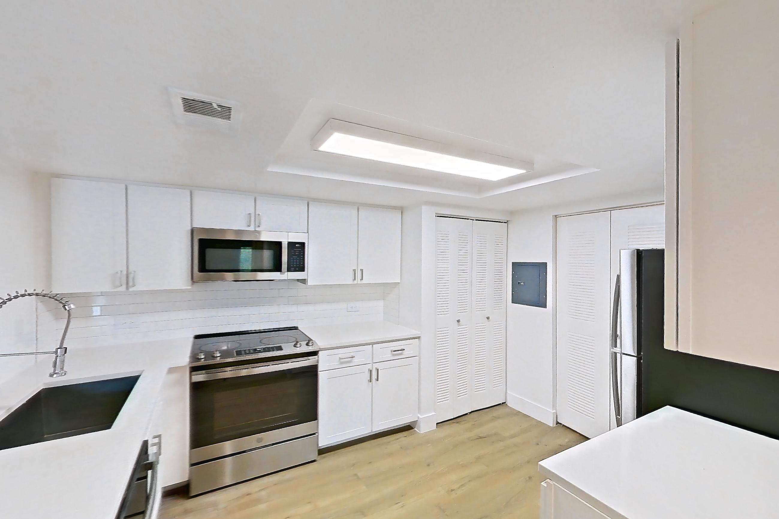 KITCHEN ENTRYWAY
