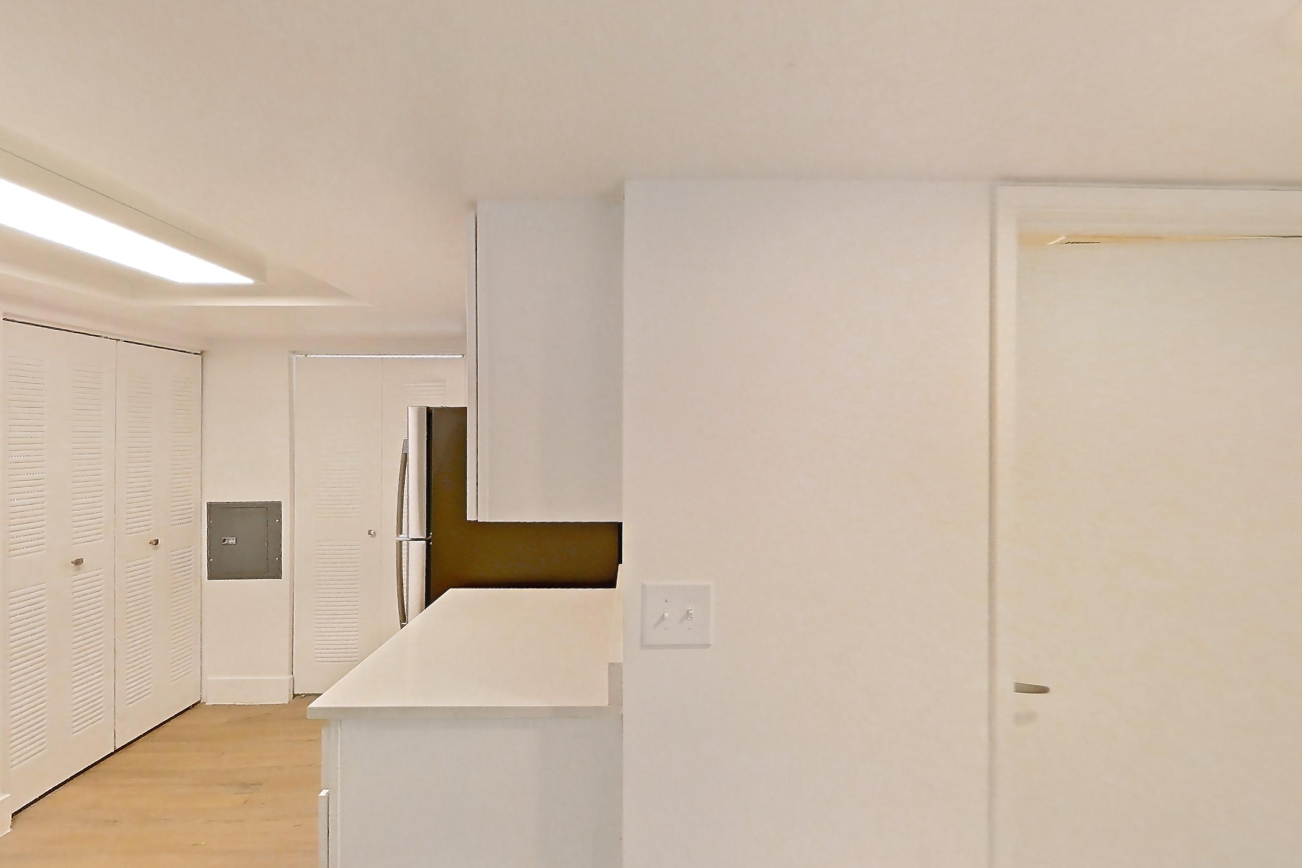 KITCHEN ENTRYWAY