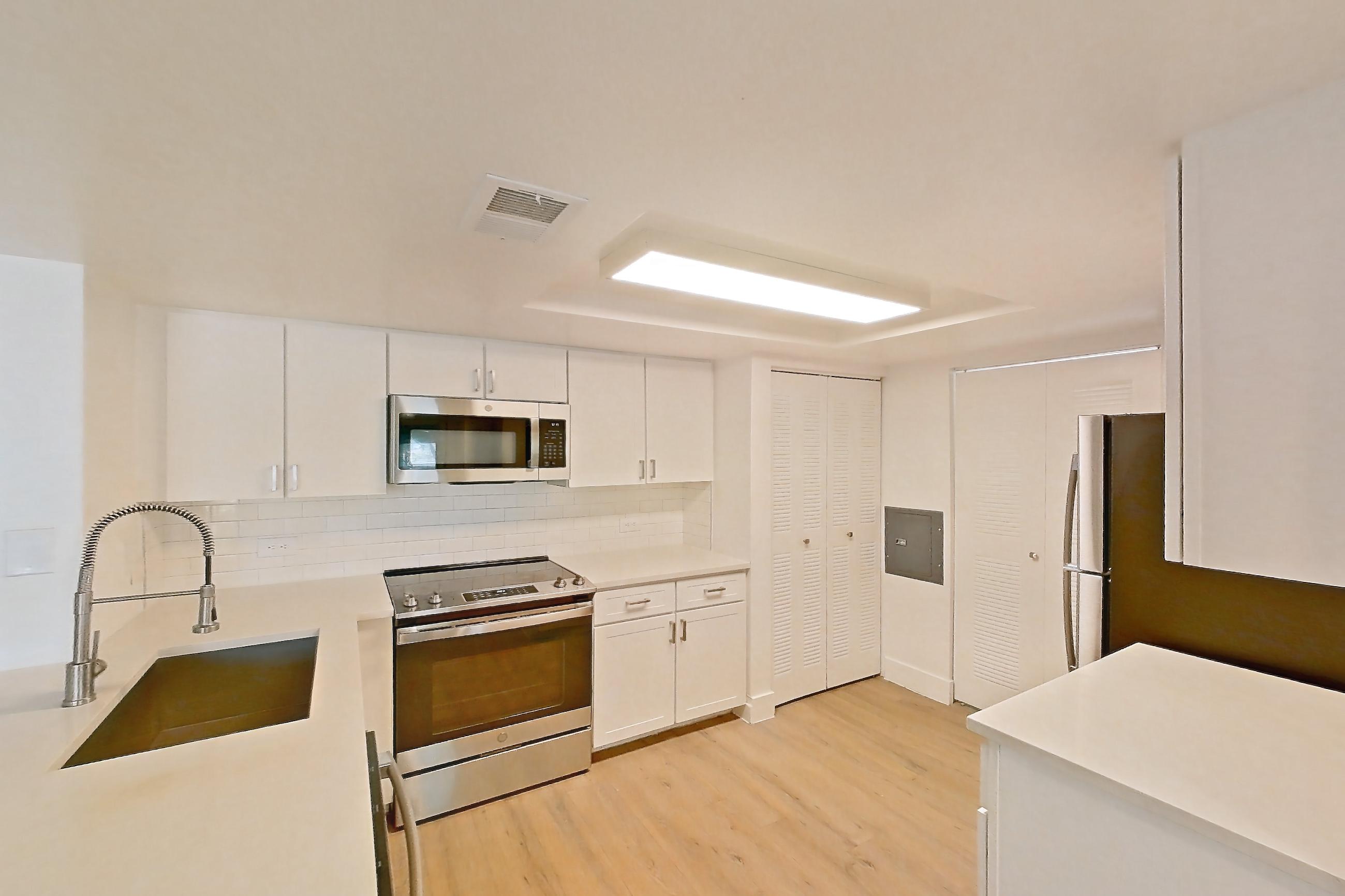 KITCHEN ENTRYWAY