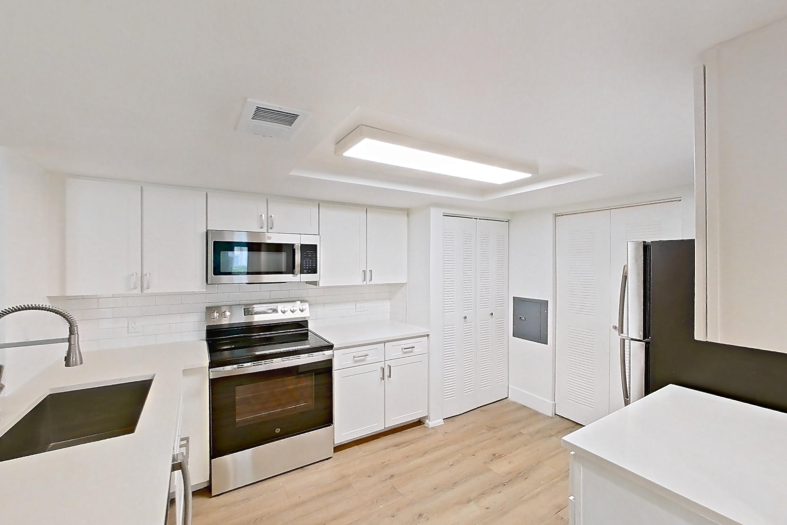 Kitchen entryway in Apartment 06-12078 at Sabal Pointe, 2A floor plan