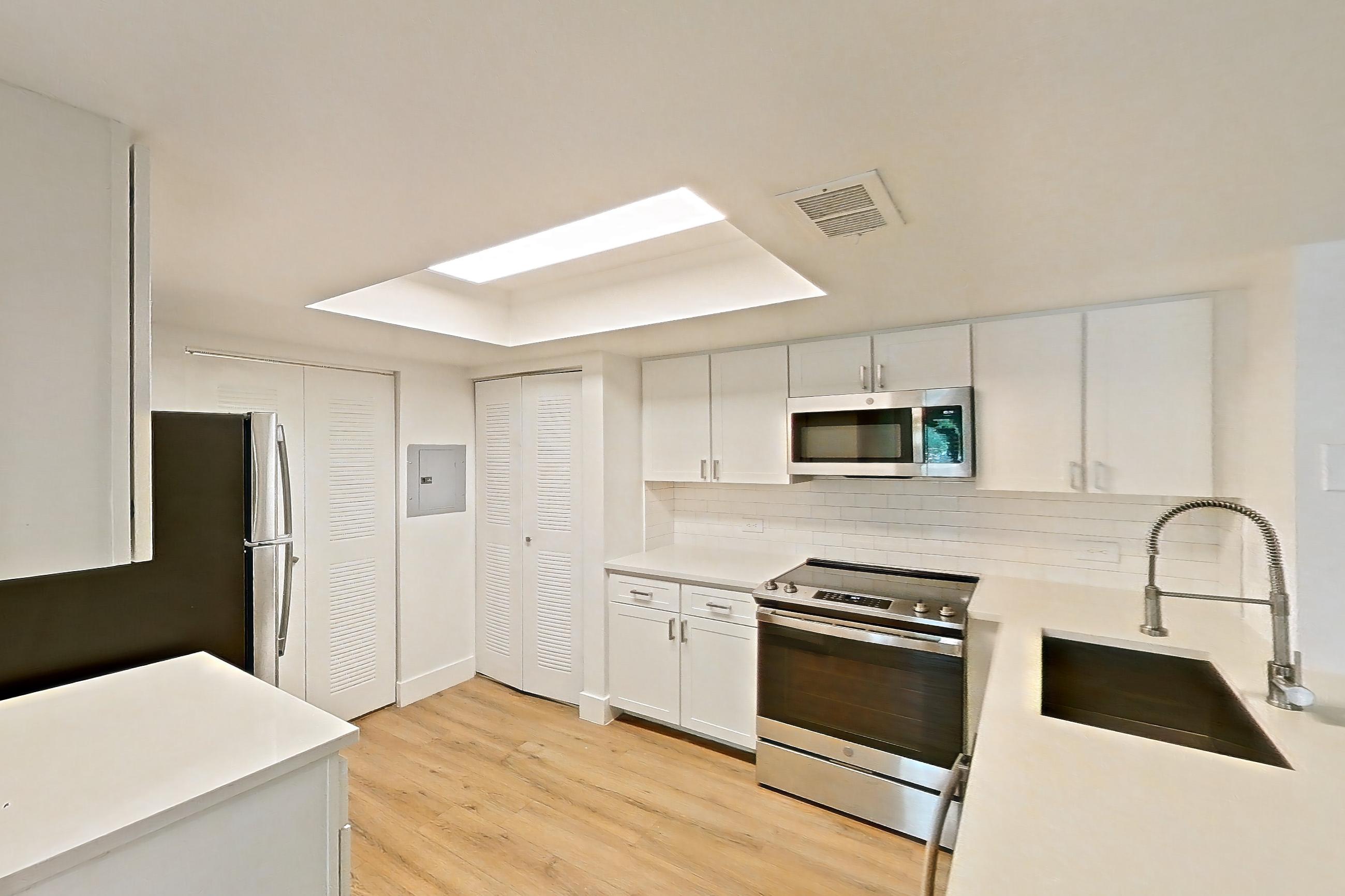 KITCHEN ENTRYWAY