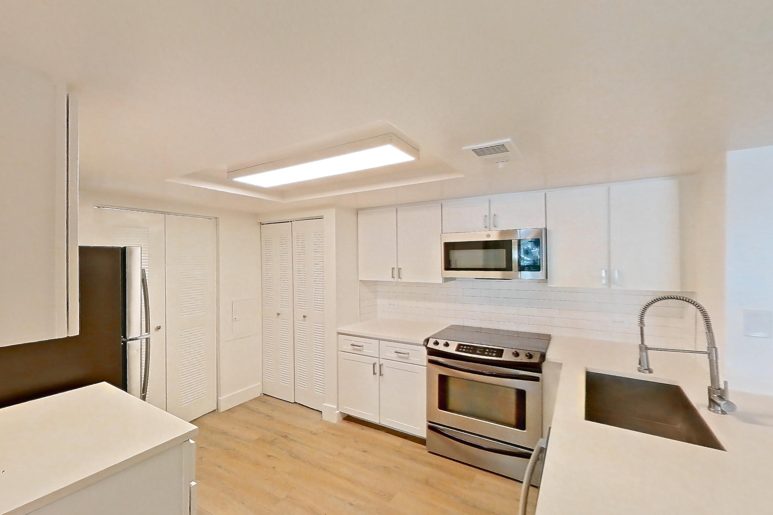 KITCHEN ENTRYWAY