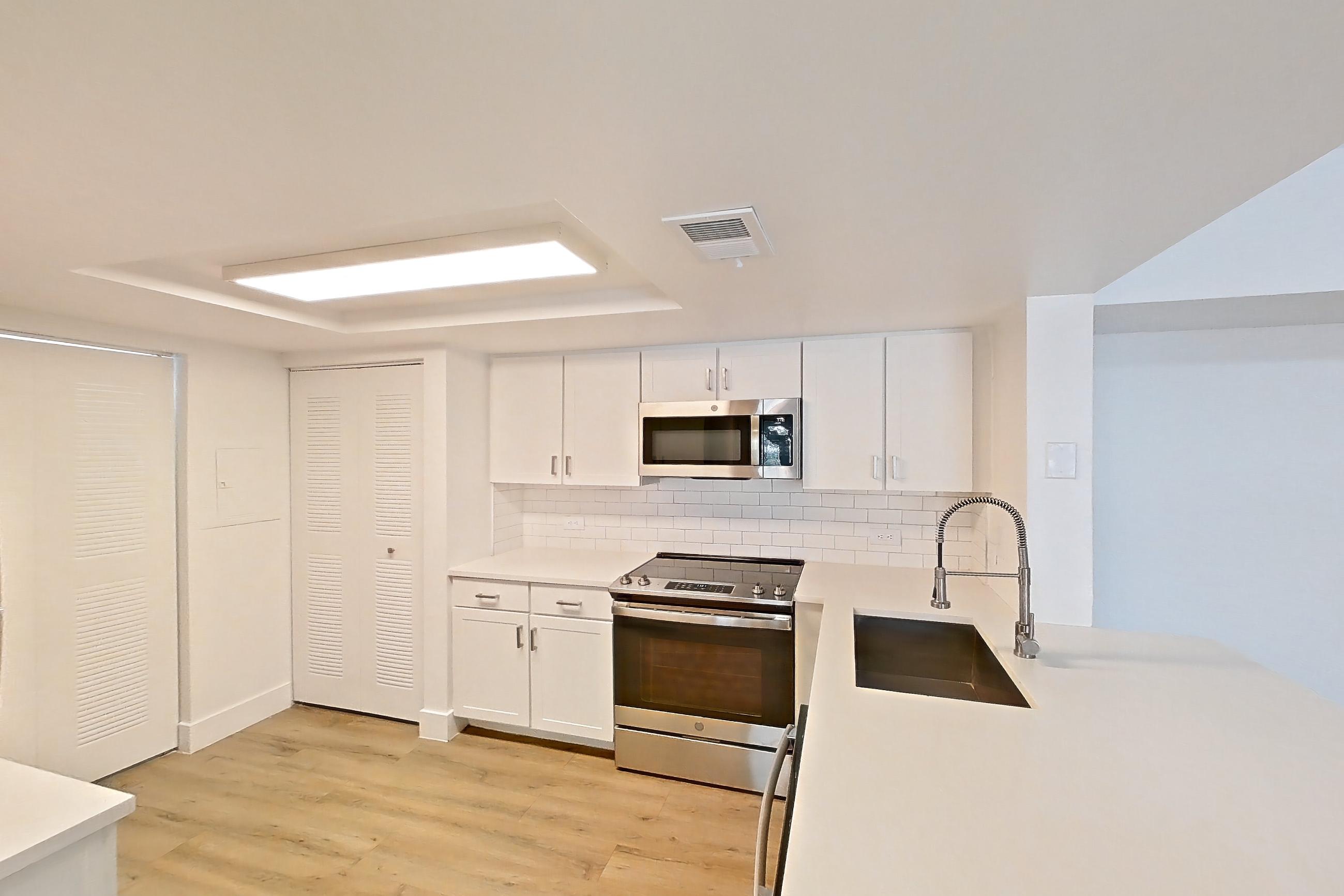 KITCHEN ENTRYWAY