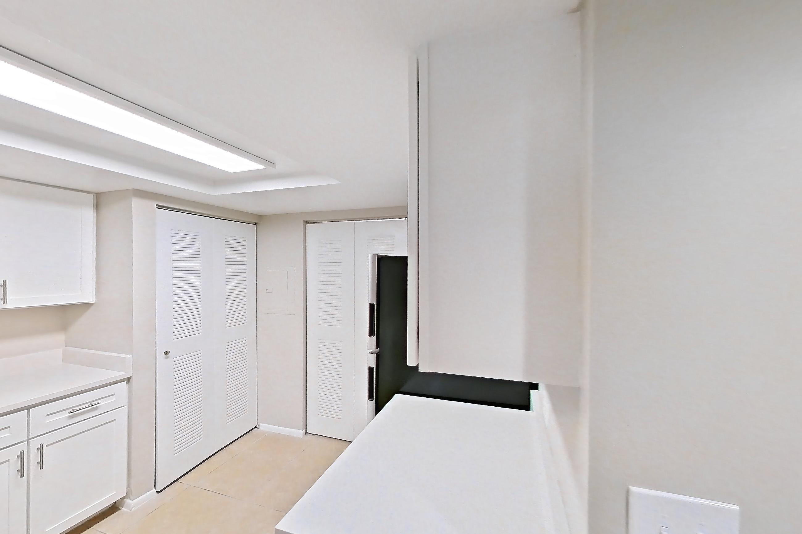 KITCHEN ENTRYWAY