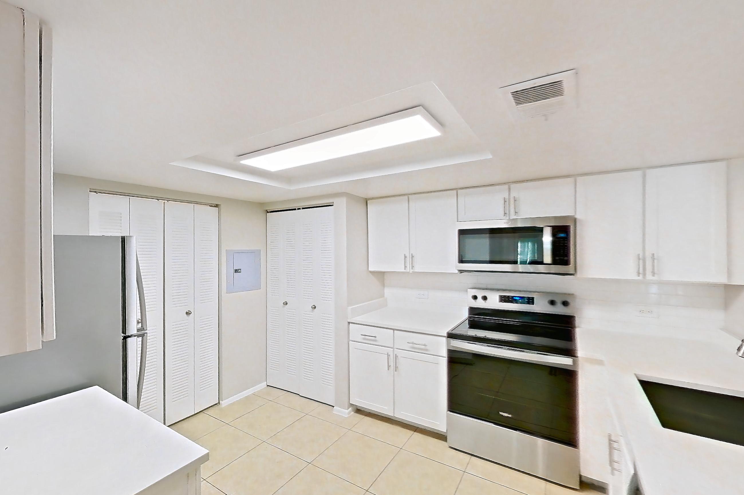 KITCHEN ENTRYWAY