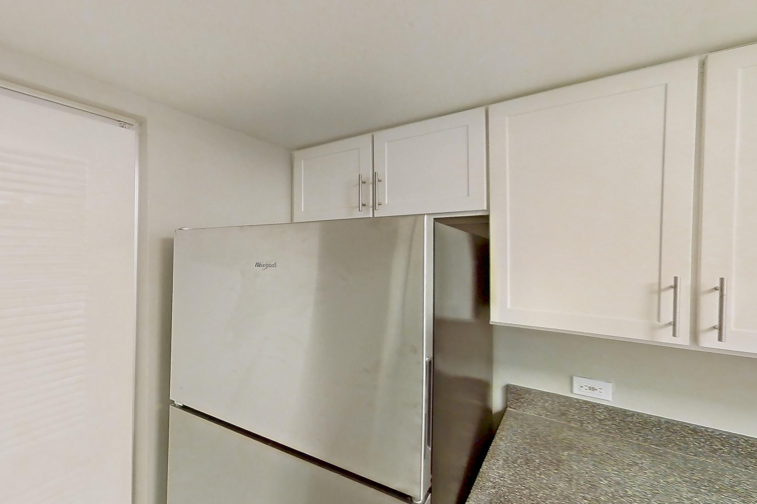 KITCHEN FRIDGE SIDE